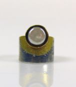 ZOBEL-Damenring Silber, Gold, Perle sowie 12 eingelegten kleinen Diamanten; 19g; Ringgr. 60