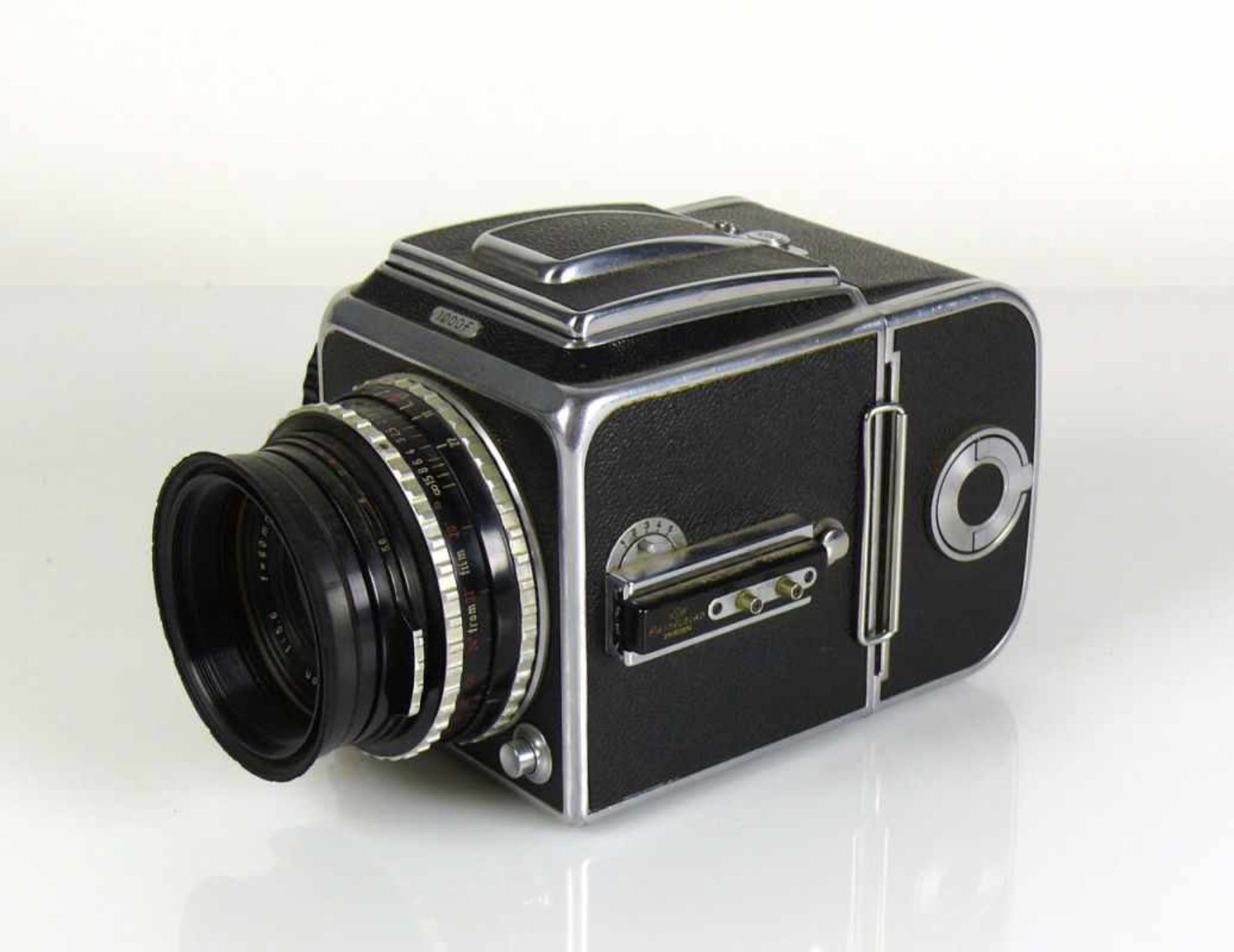 Hasselblad-Kamera Carl Zeiss-Objektiv Nr. 1204620; auf Gehäuse bezeichnet: 1000f; Funktion nicht