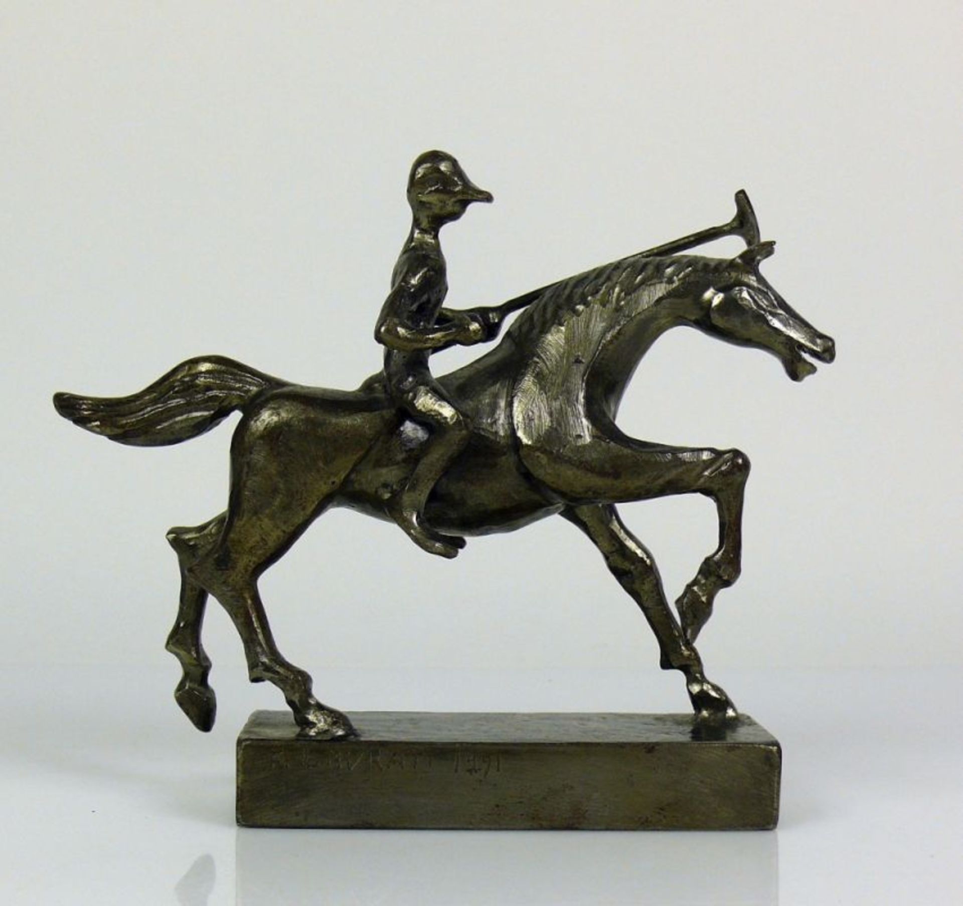 Polo-Spieler auf Pferd (1962) Metallguss; auf rechteckigem Sockel; signiert und datiert 1991; 15,5 x - Bild 3 aus 5