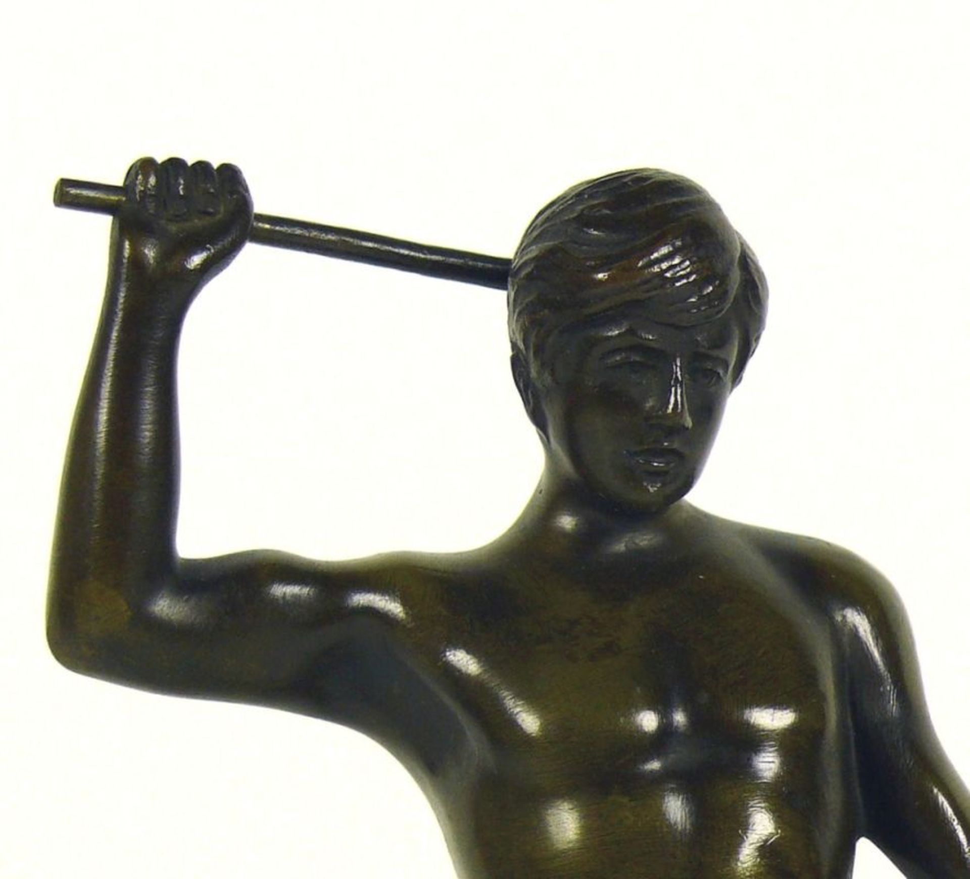 MORÉT (Frankreich, 20. Jh.) "Schmied"; auf quadratischem, marmoriertem Steinsockel; Bronze, dunkel - Bild 2 aus 7