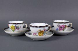 3 Kaffeetassen (Meissen, 1924-34) jeweils mit UT; farbiger, polychromer Blütendekor mit