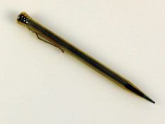 Schreibstift 14ct GG; mit Bleistift; Oberseite mit blauem, geschliffenem Steinbesatz (Saphir?); L: