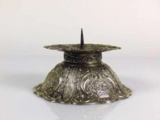 Kerzenständer (um 1900) Silber 800; floraler Dekor; H: mit Dorn 8 cm; 137g