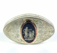 Deckeldose (1.H.19.Jh.) Silber (geprüft); ovale Form mit floral ziseliertem Dekor; mittig hochovales