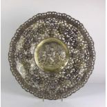 Große Zierschale (um 1900) Deutsch, Silber 800; runde Form, D: 36 cm; mit floral durchbrochener,