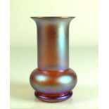 WMF-Myra-Vase (1. H. 20. Jh.) auf gedrücktem Kugelkorpus zylindrischer Hals sich zum Rand weitend;