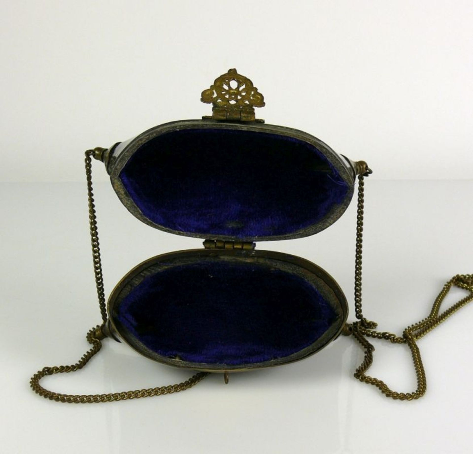 Biedermeier-Abendtasche (ca. 1840) wie vor. Position jedoch kleiner; 11 x 14 x 6 cm - Bild 2 aus 3