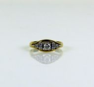 Damenring 14ct GG; mit Brillantbesatz; Mittelstein ca. 0,25ct; Ringgr. 60; 3,2g