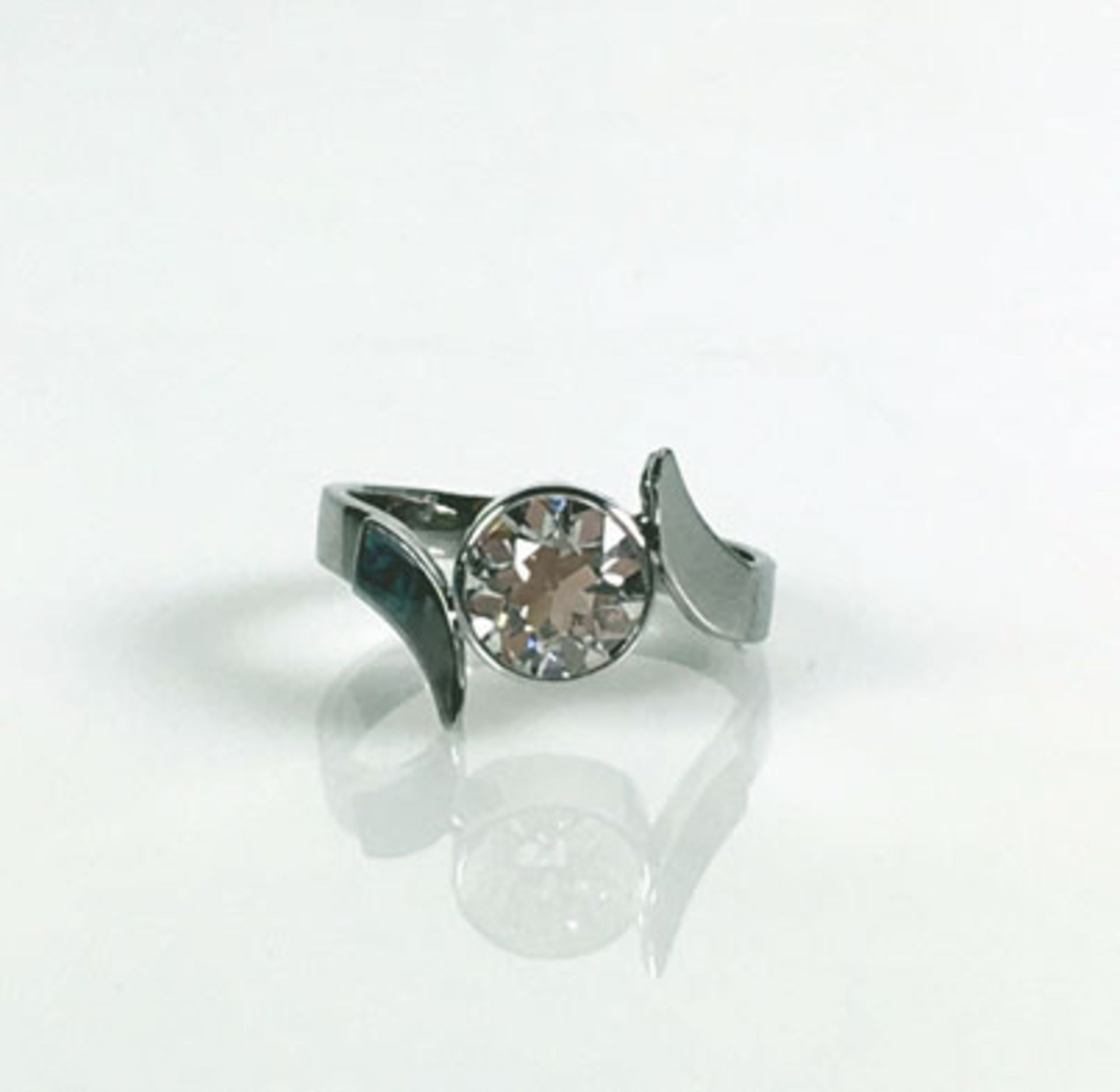 Damen Solitär-Diamantring (ca. 1940) in moderner 14ct WG-Schiene; Diamant von ca. 1,50ct W-VS;