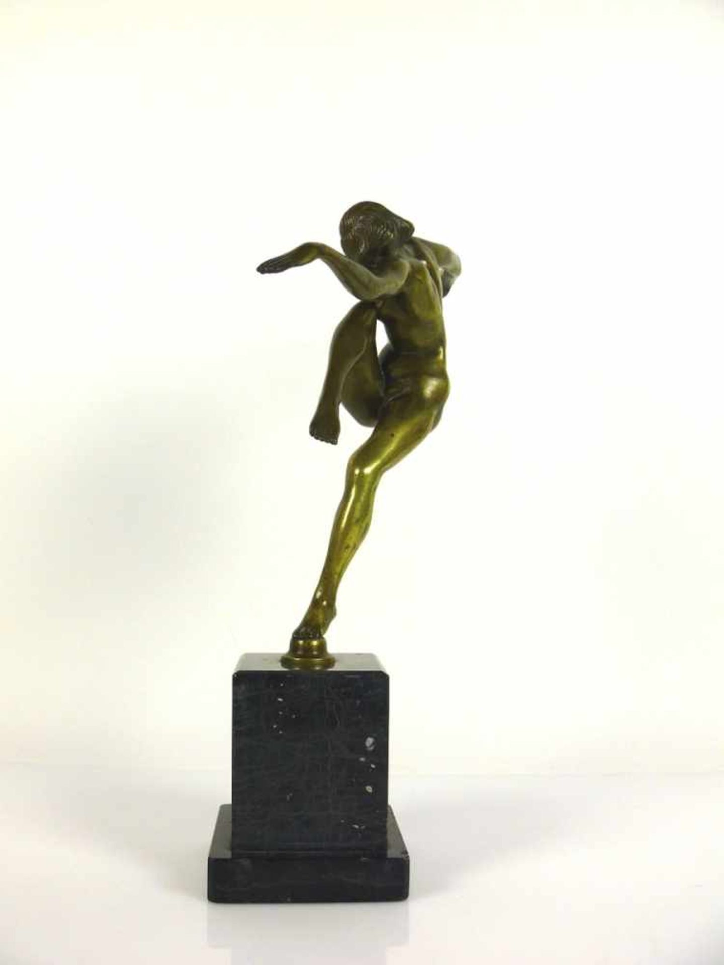Tänzerin (1. H. 20. Jh.) weiblicher Akt in bewegter Haltung; auf anthrazit farbenem Steinsockel; - Bild 4 aus 6