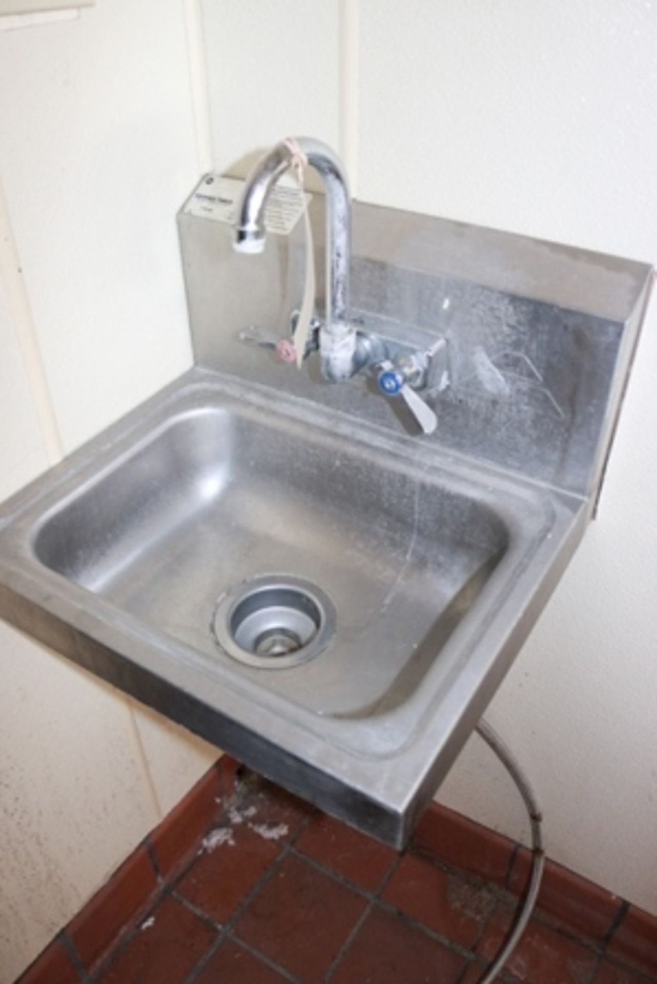 Advance stainless wall mount hand sink (619A)