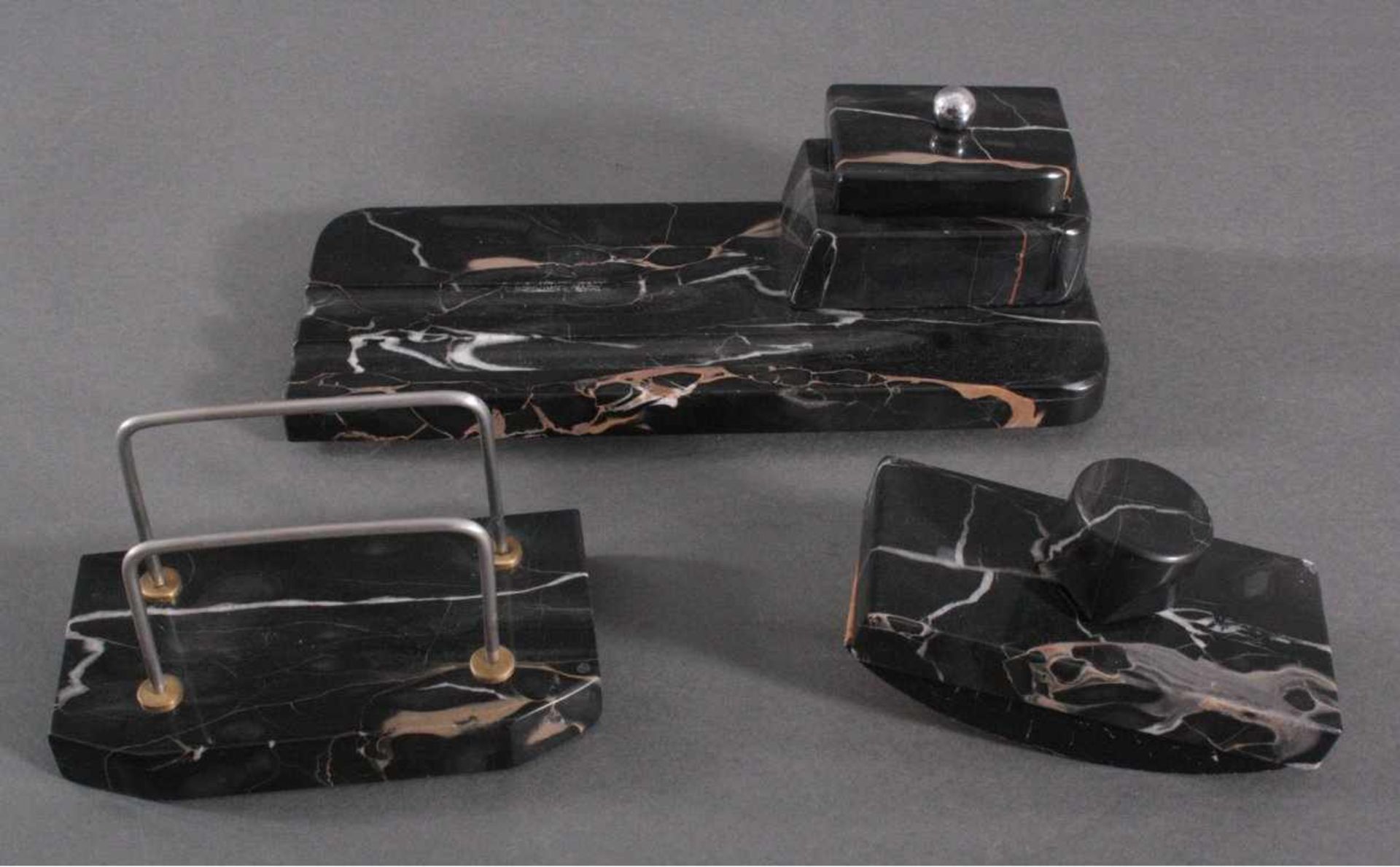 Schreibtischgarnitur Art Deco3-Teile, schwarzer, beige geäderter Marmor: Stiftablage,Tintenfass