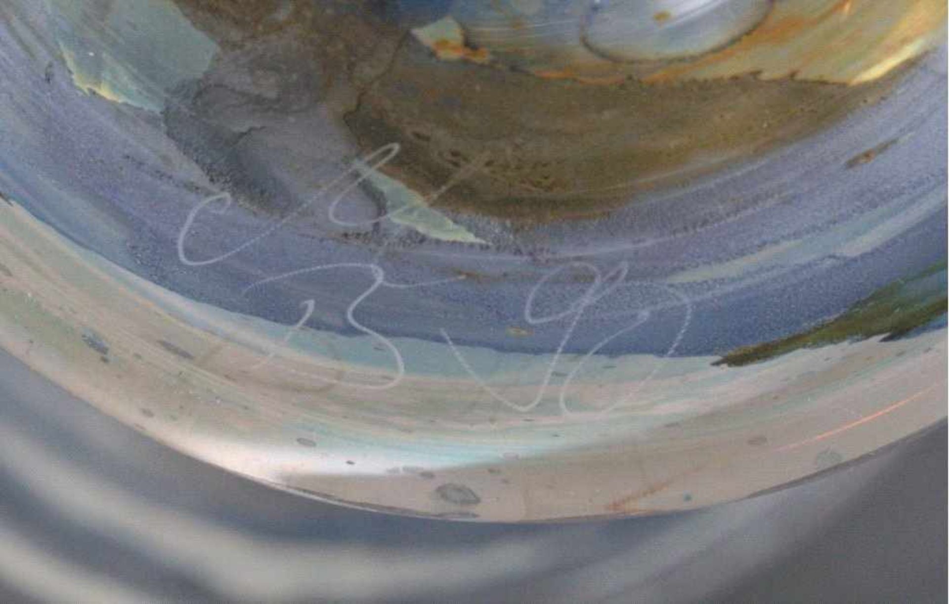 Künstlerglas-GlasschaleKlarglas, farbige Schliereneinschmelzungen runder Standfuß.Fuß geätzt "M B - Bild 3 aus 3