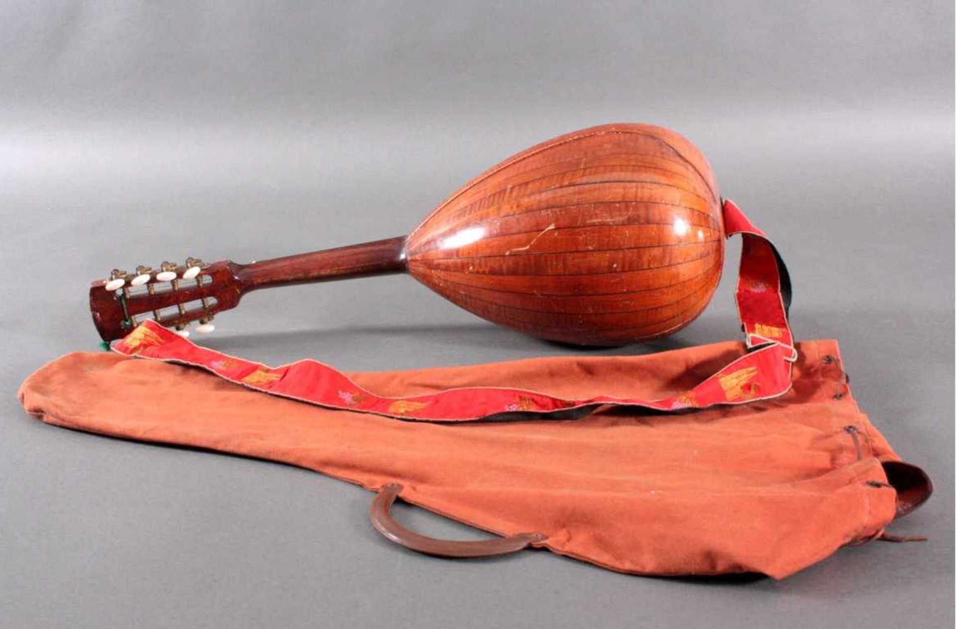 8 Seiten Laute um 1900Mandoline mit schönen Intarsien, Schutztasche ausLeinenstoff, ca. L. 62 cm - Image 3 of 3