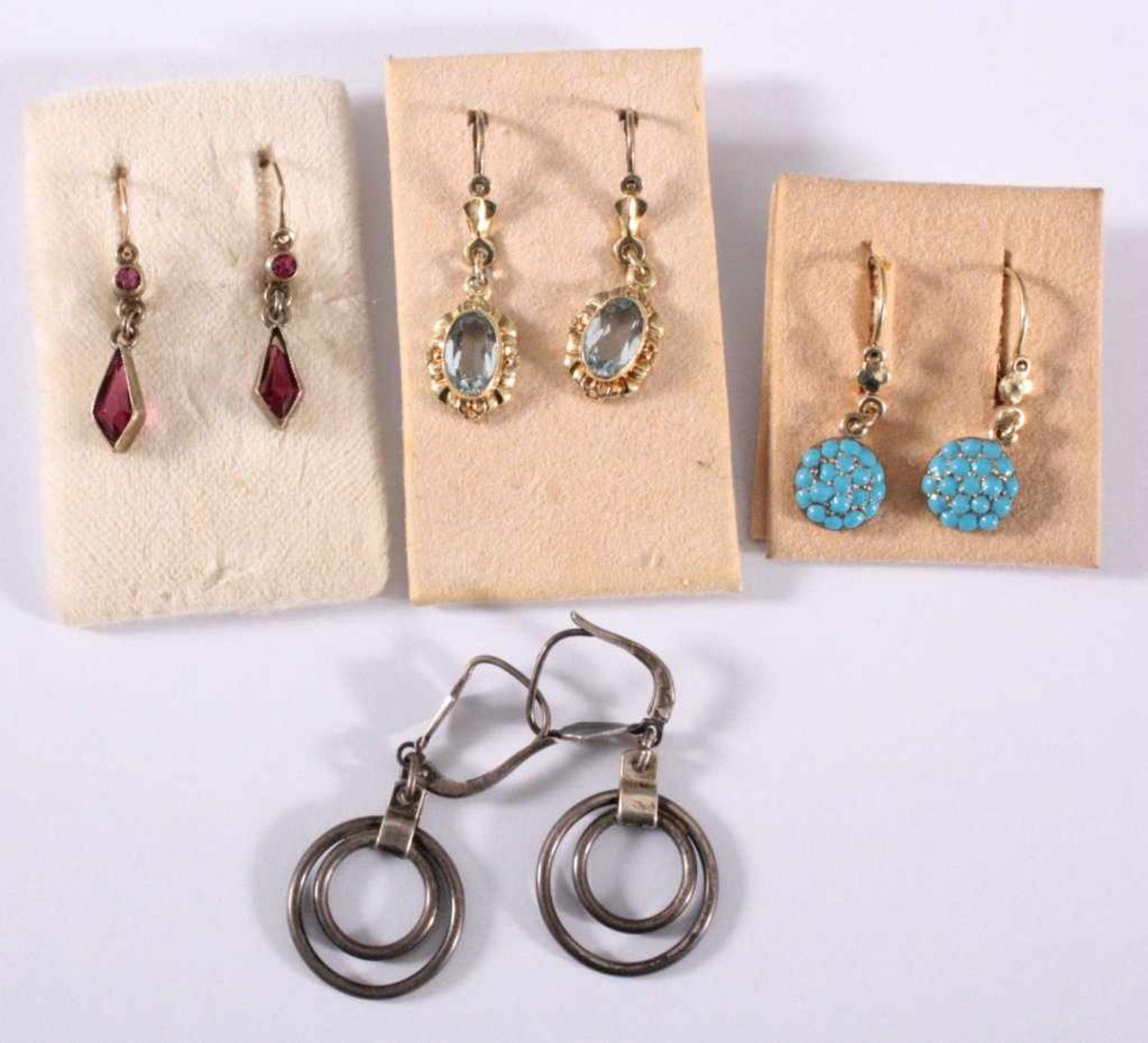 Antike Ohrringe um 1900, Silberbügel, vergoldet4 Paar, Granat, Aquamarin und Türkis