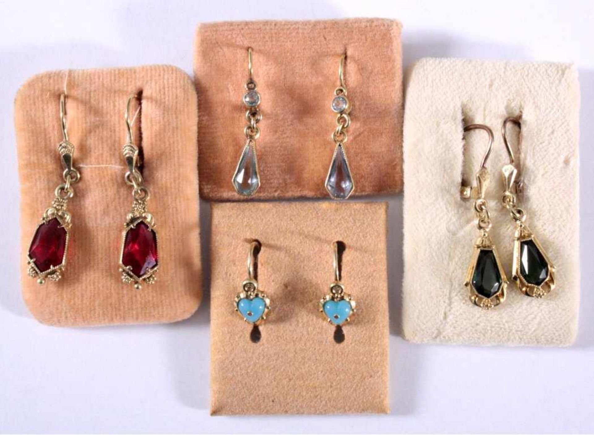 Antike Ohrringe um 1900, Silberbügel, vergoldet4 Paar, mit Elfenbein, Türkis und Granat ?, 1 Paar