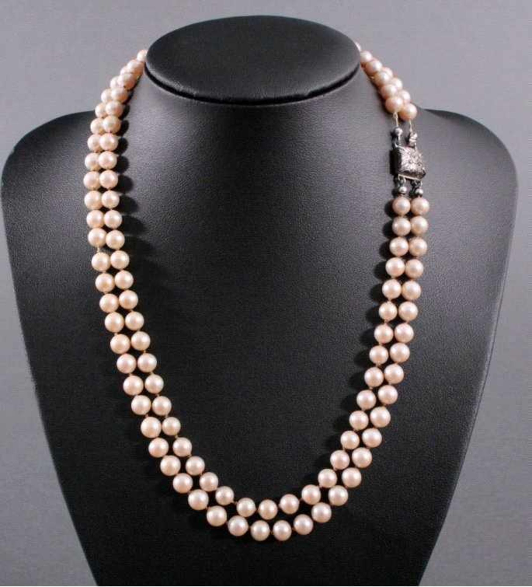 Perlenkette2-reihige Kette mit 835er Silberschließe und facettiertemStein, ca. Länge 20 cm