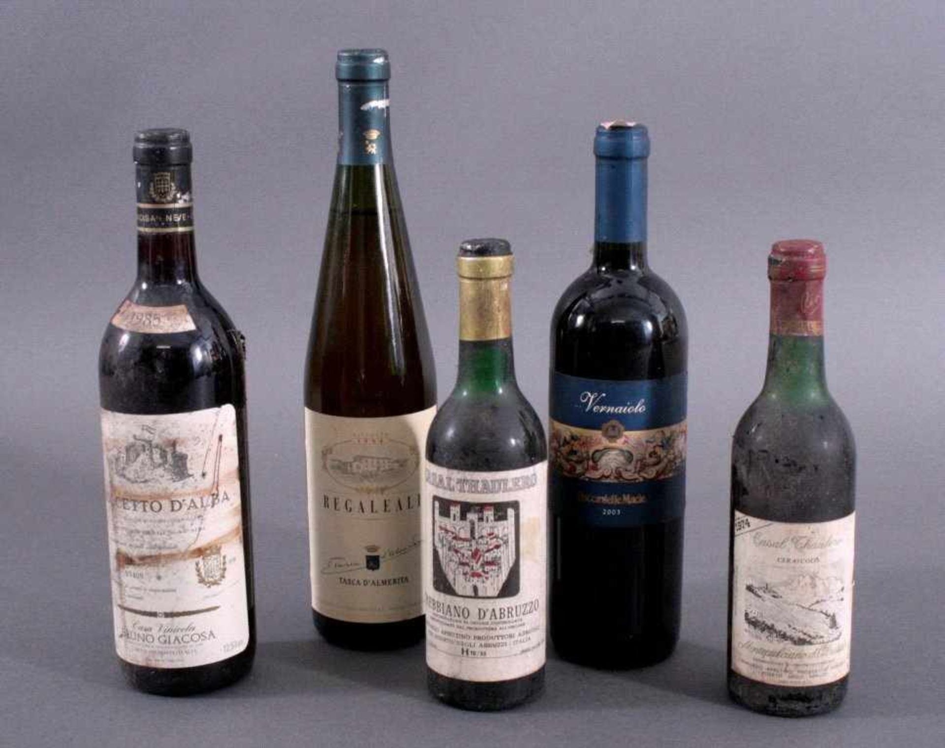 5 Flaschen Wein Italien1x Casal Thaulero Trebbiano d'Abbruzo.1x Regaleali Tasca d'Almerita 1994.1x