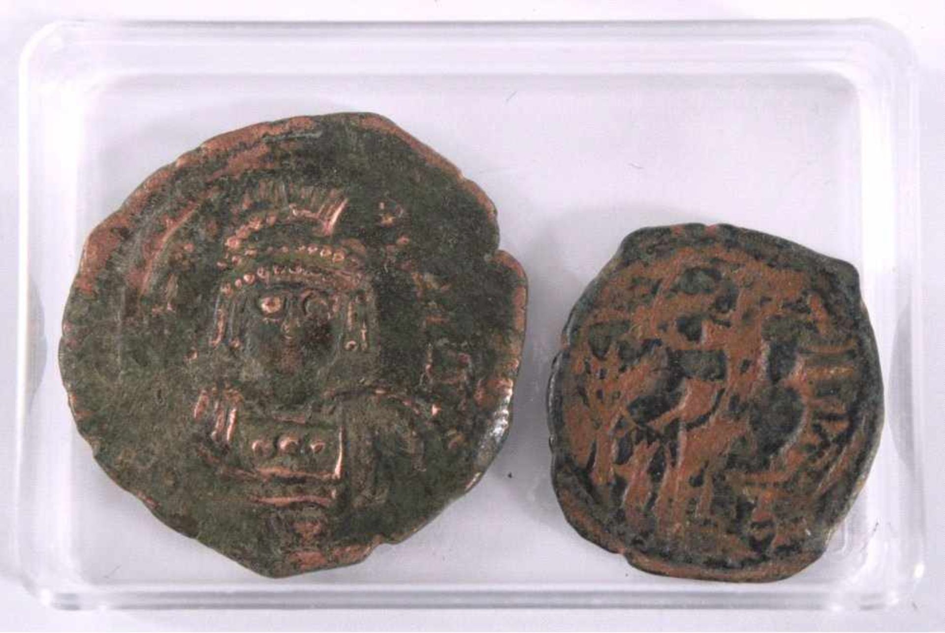 2 Byzantinische MünzenJeweils ca. D- 20 und 30 mm