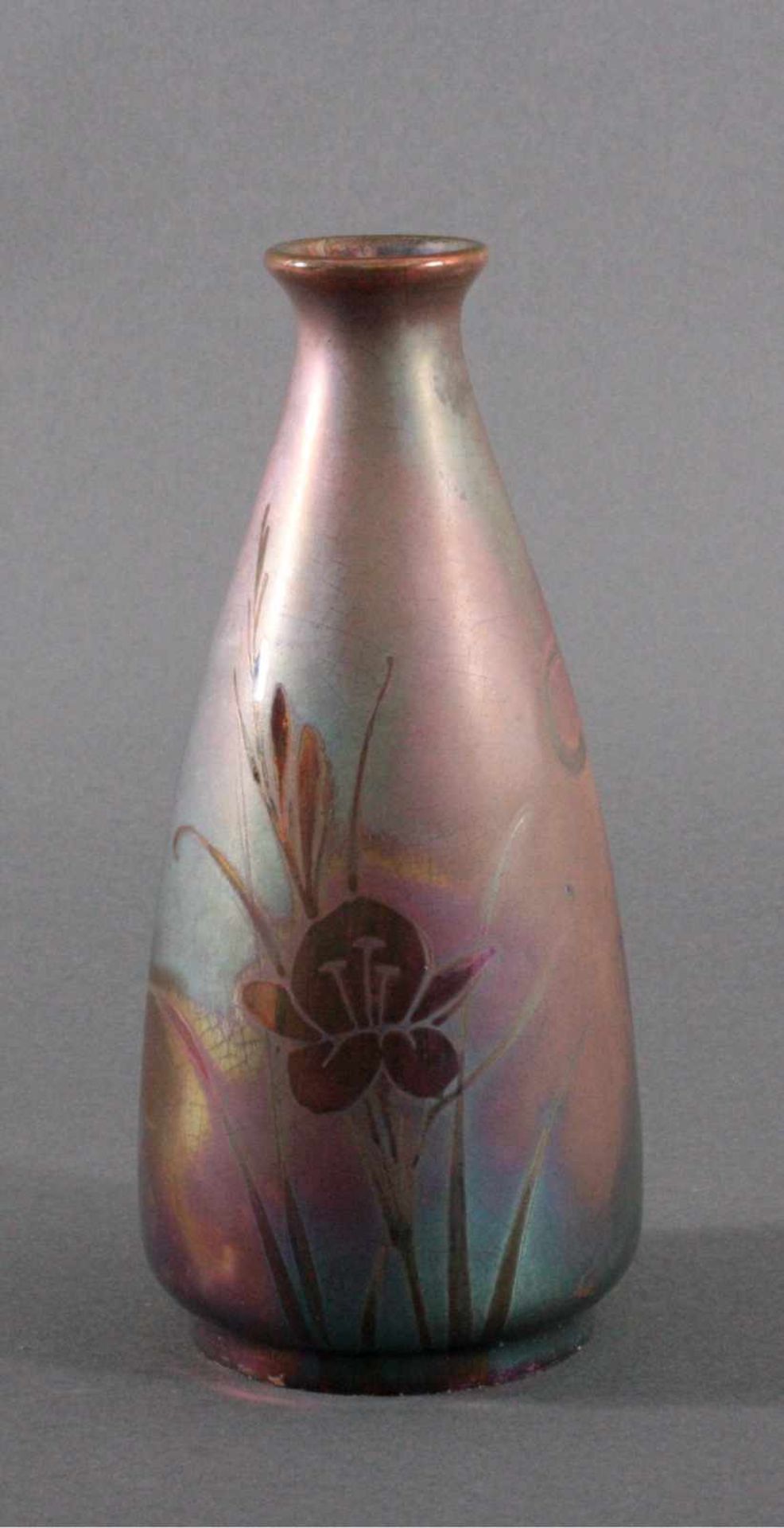 Jugendstil-Vase, Montières um 1910Keramik, runde Form sich nach oben verjüngend, Wandung ingrün-