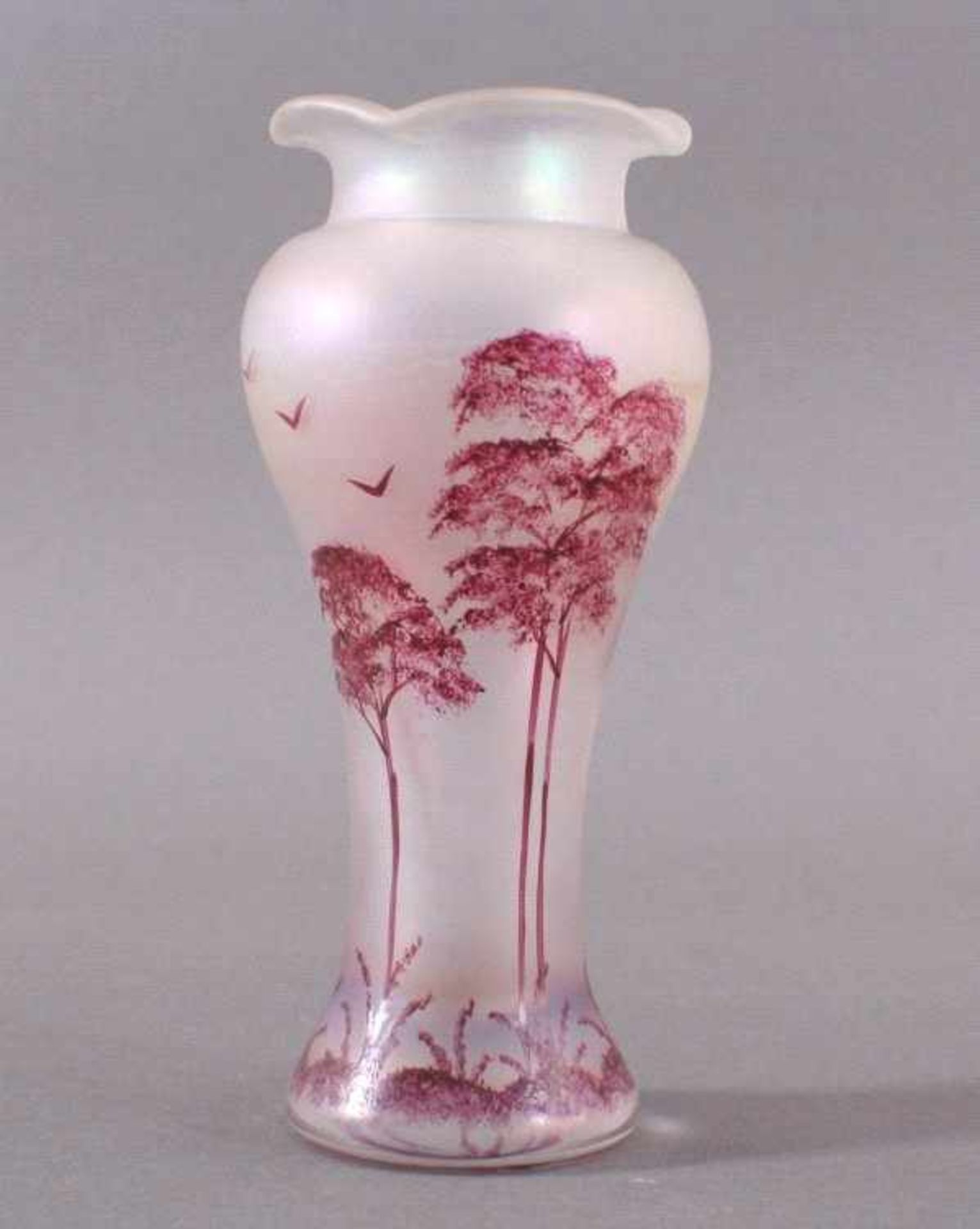 Goebel Vase, BlumenformBäume und Vögel. Geätzter Firmenstempel auf der Unterseite,ca. 23 x 9 cm
