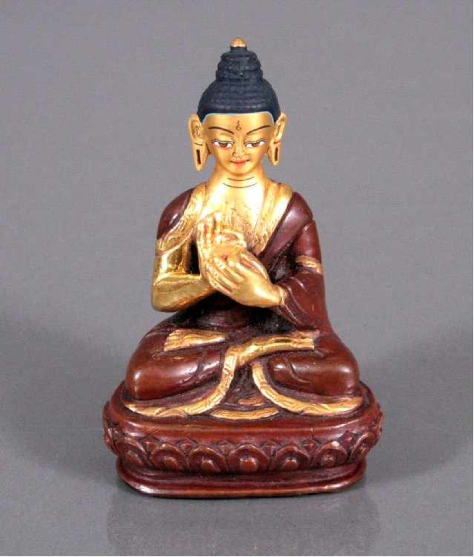 Buddha, TibetBronze, feuervergoldet, Buddha auf Lotusthron sitzend, dieHände in Dharmachakra -