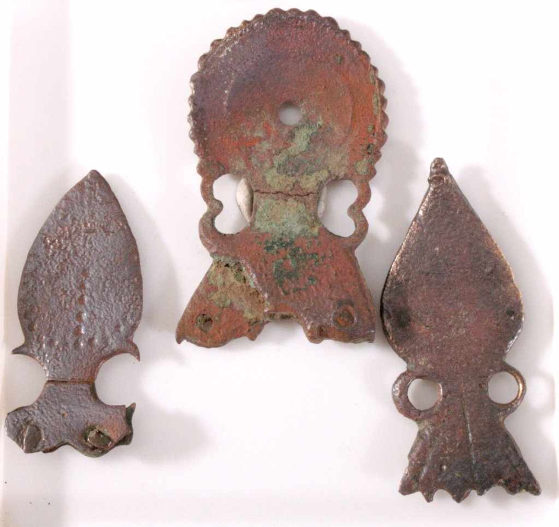 3 römische Bronzeanhängerca. L- 3,5 und 4,5 cm