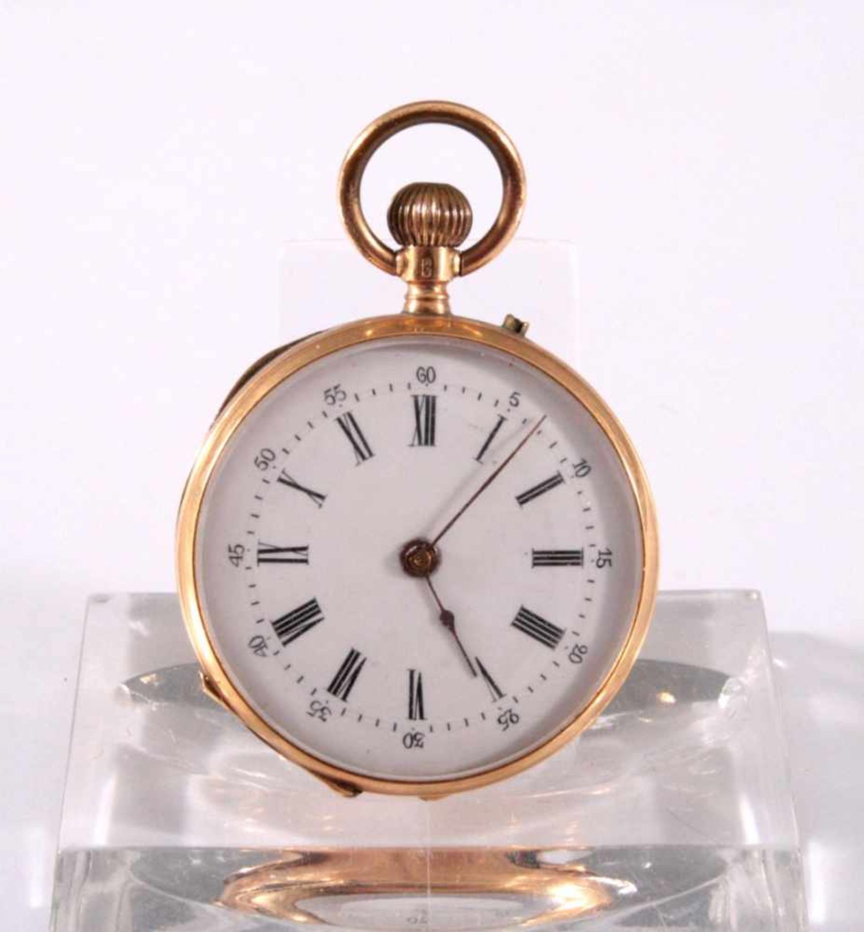 Offene Damentaschenuhr um 1900, 585/00 GGReich gravierter Uhrendeckel, innen nummeriert 30400/4,