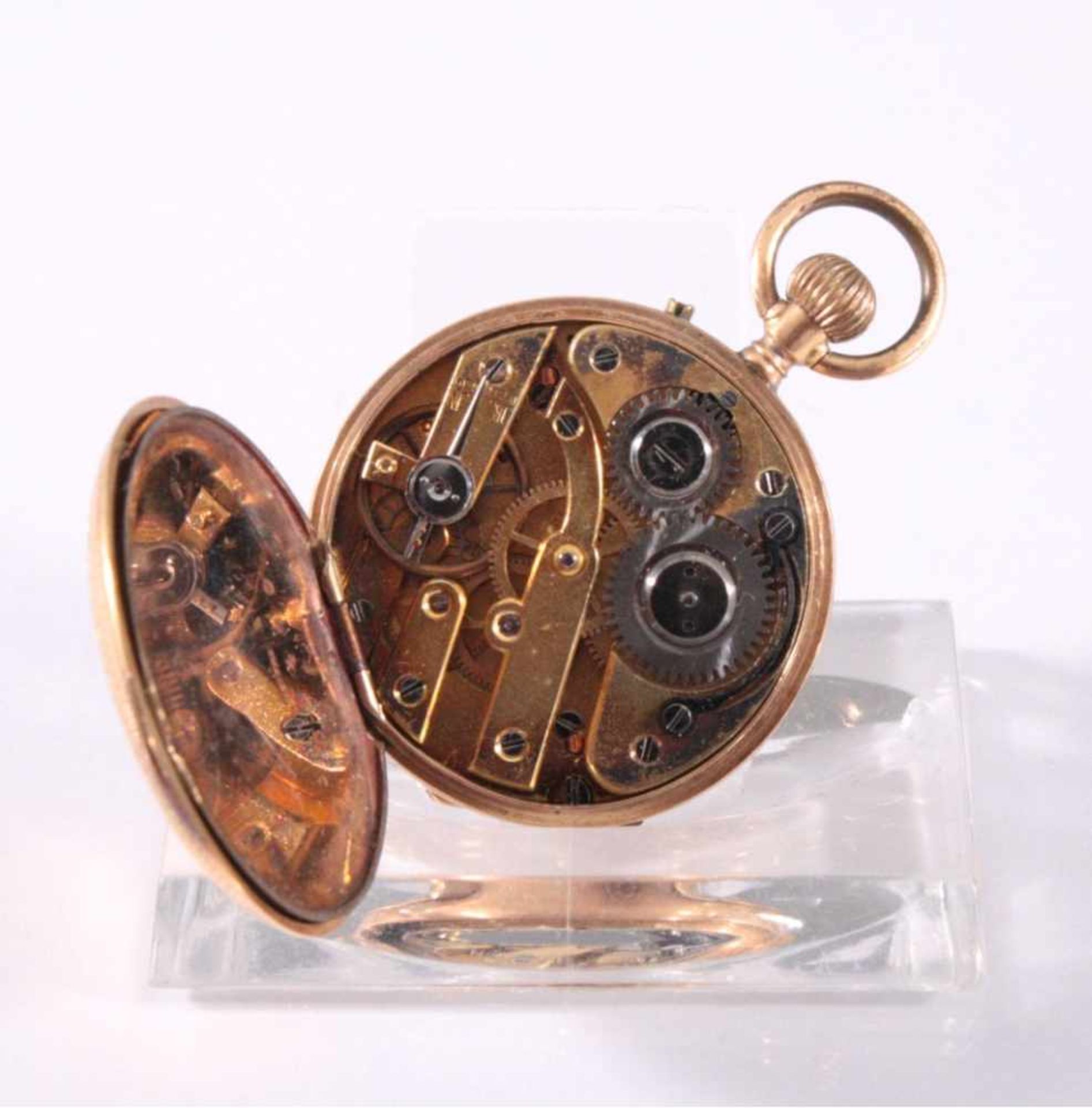 Offene Damentaschenuhr um 1900, 585/00 GGReich gravierter Uhrendeckel, innen nummeriert 30400/4, - Bild 3 aus 3