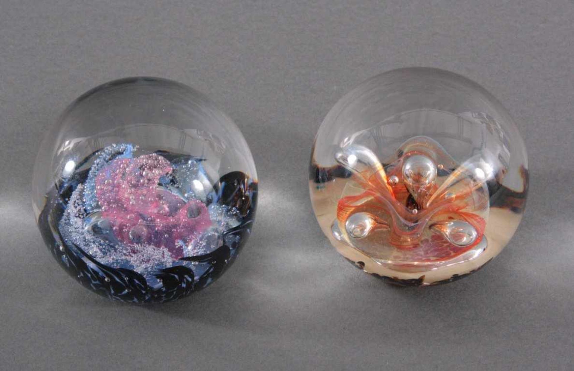 Konvolut Paperweights, Selkirk Glass2 Stück, Beide Datiert 1989 und signiert auf der Unterseite,