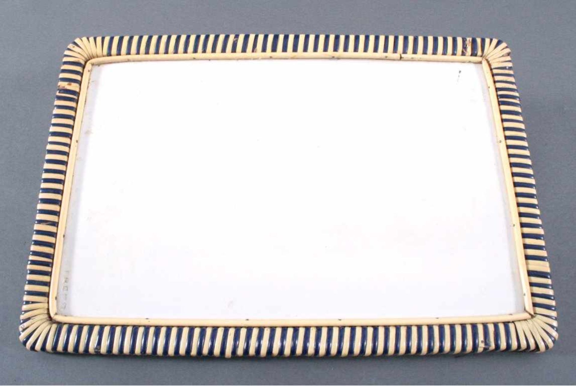 Tablett, China wohl aus der 1. Hälfte des 20. Jh.Porzellantablett mit blauer Bemalung von Pagoden - Bild 2 aus 4