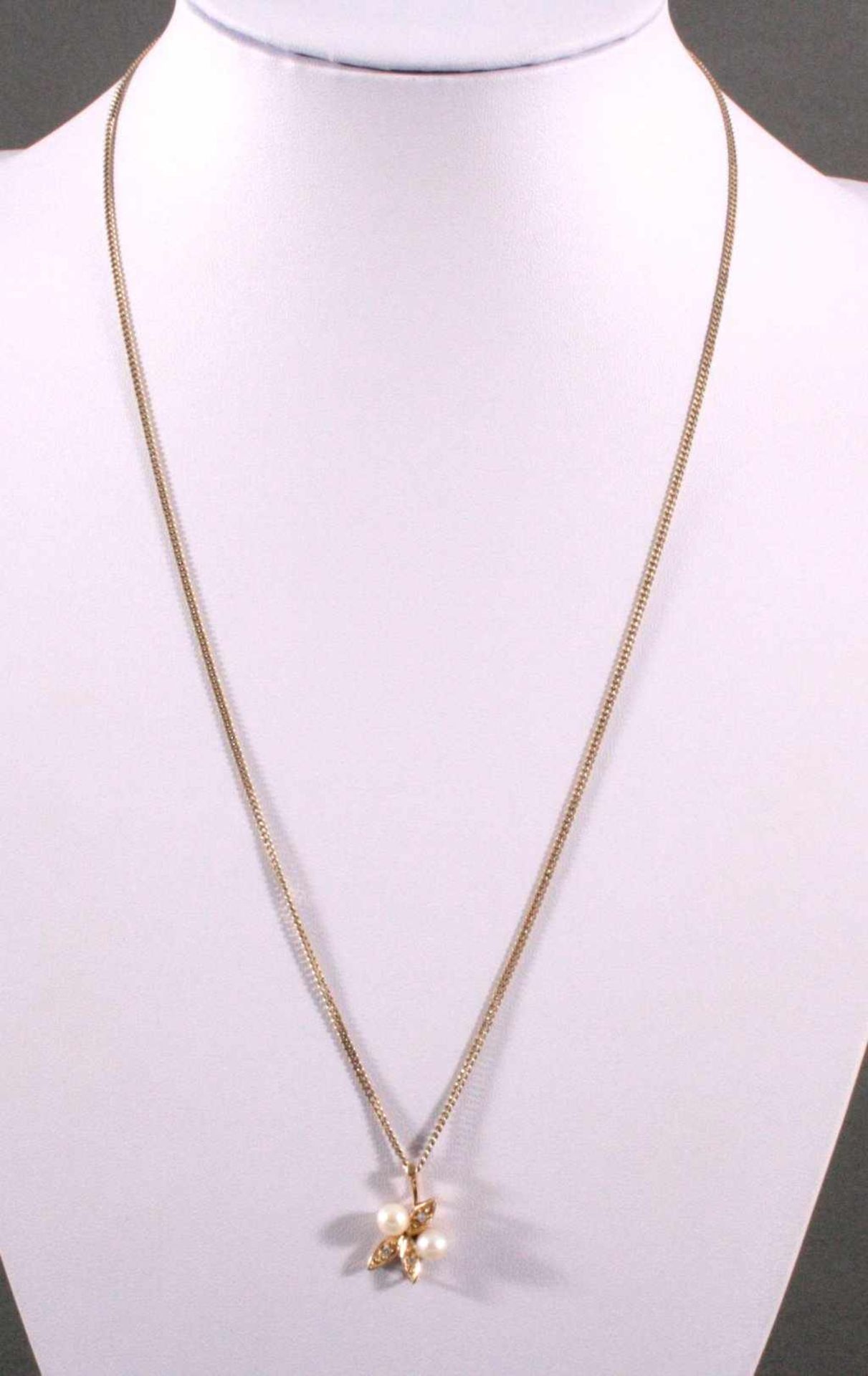 Halskette und Anhänger mit Perlen und BrillantenKette aus 8 kt Gelb Gold, ca. L. 60 cmAnhänger 14 kt