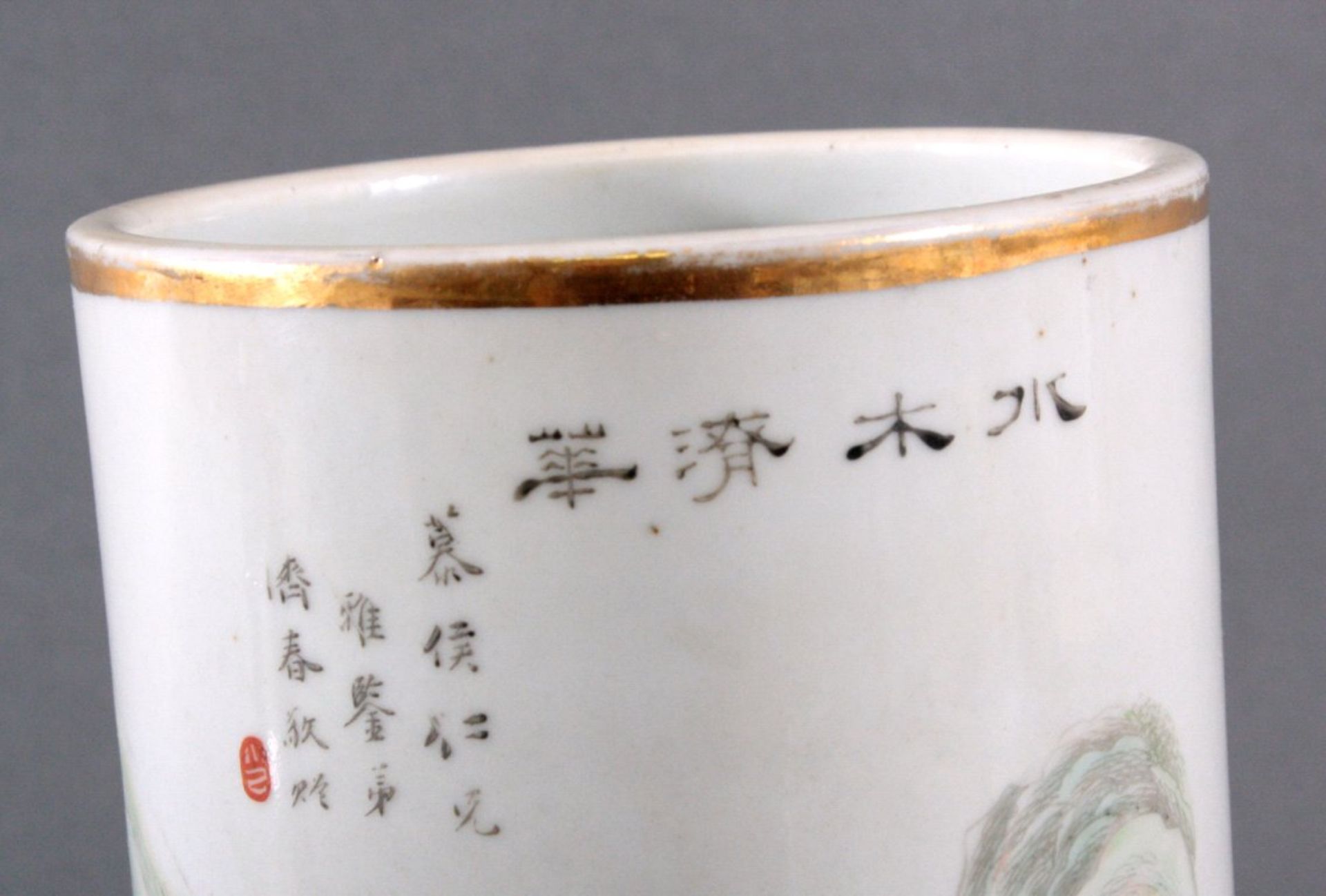Zylindervase/Hutständer, China Quing-DynastiePorzellan. Umlaufend Polychromes Landschaftsdekor - Bild 2 aus 3