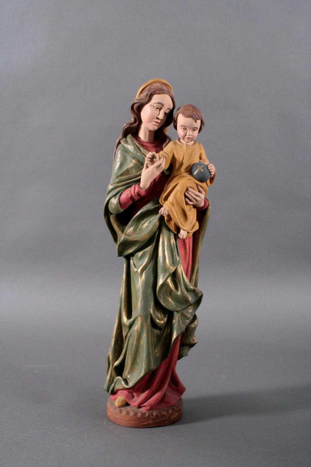 Religiöse Holzfiguren6 Holzfiguren, dabei eine Madonnenstatue mit Jesuskind, einmusizierender Engel, - Bild 2 aus 5