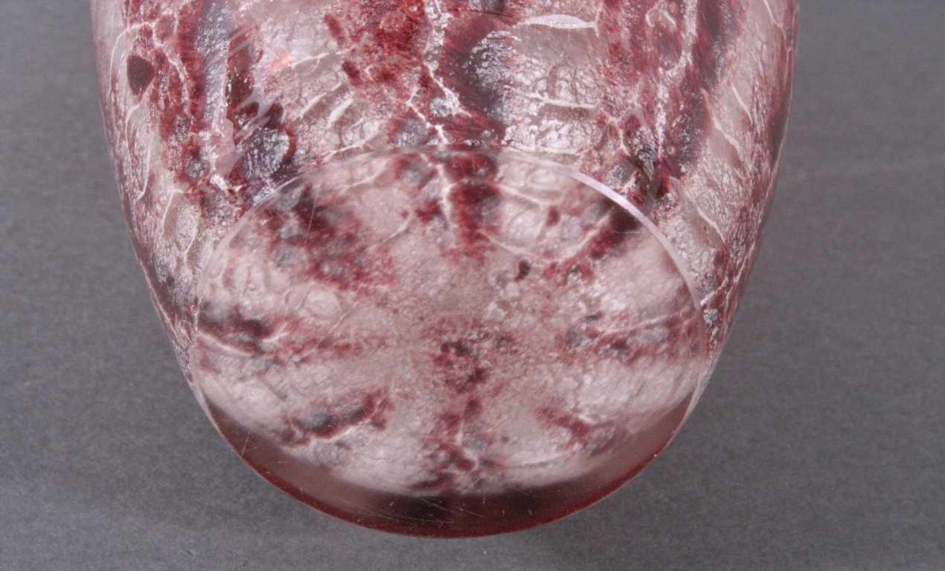 Glas Konvolut, 13-teilig1 Vase WMF, Klarglas, in verschiedenen Rottönen,Gebrauchsspuren auf der - Bild 4 aus 4