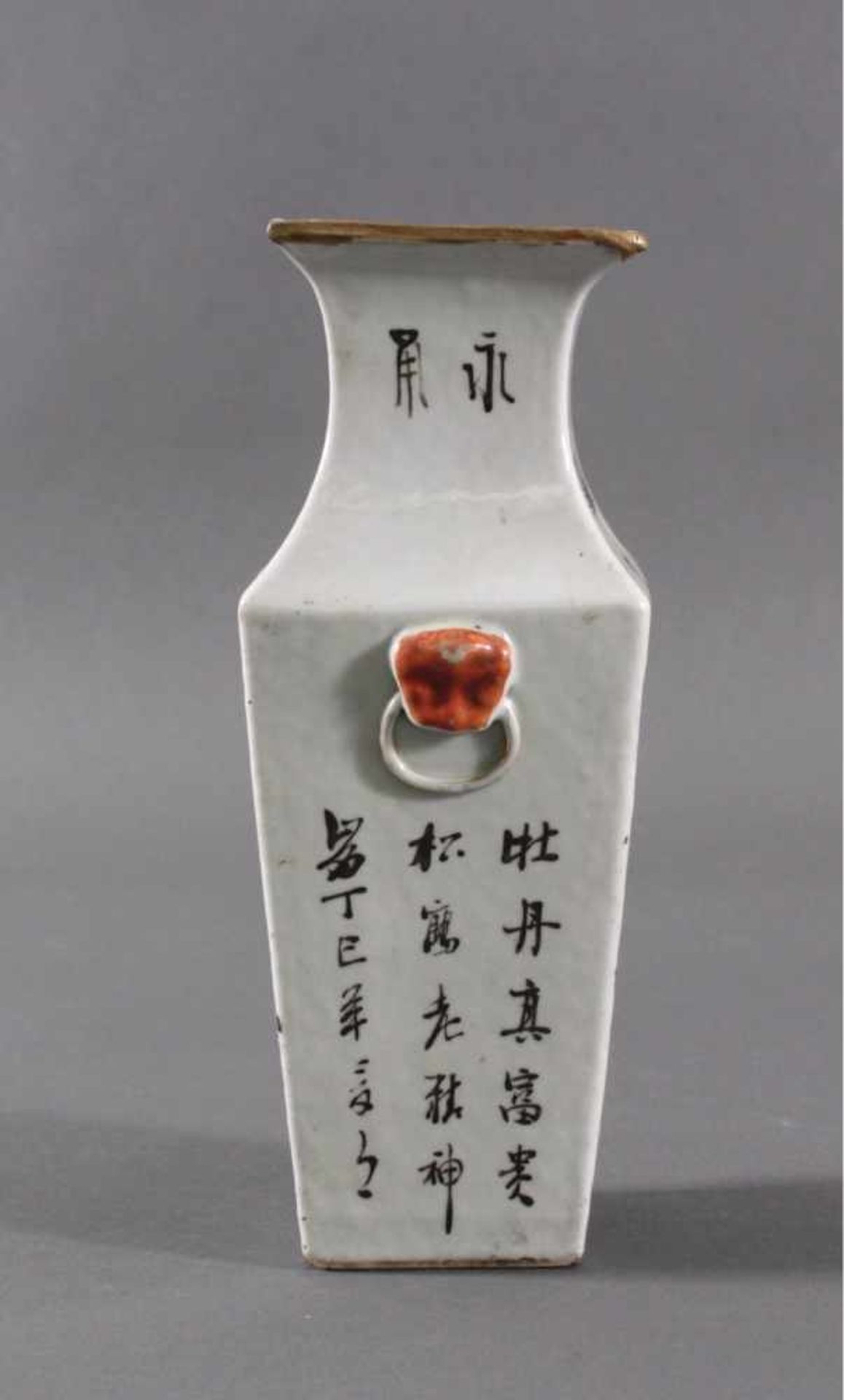 Vase - China 20. Jh.Porzellan, Aufglasurmalerei von Pflanzen- und Vogeldekor.Kalligraphie, - Bild 2 aus 5