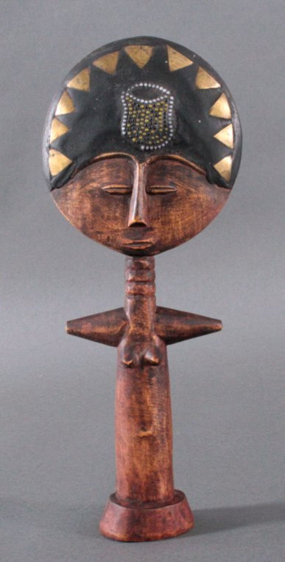 Ashanti, Ghana 2. Hälfte 20. Jh.Fruchtbarkeitspuppe Akua Ba, aus Holz geschnitzt, Kopfdekoriert