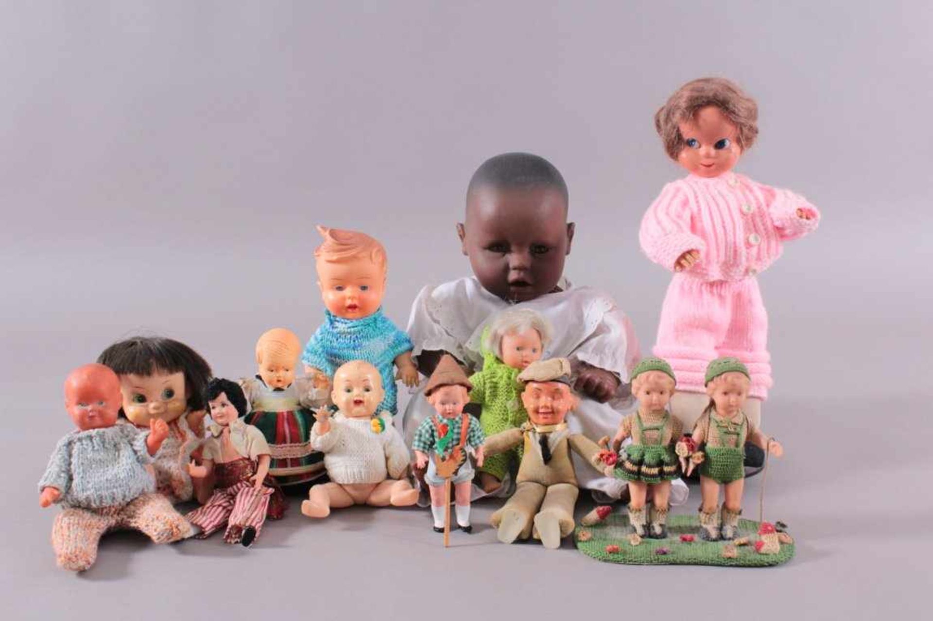 13 PuppenUnterschiedliche Marken und Materialien, dabei u.a. LissiBätz, Agerspoly, Matrose mit