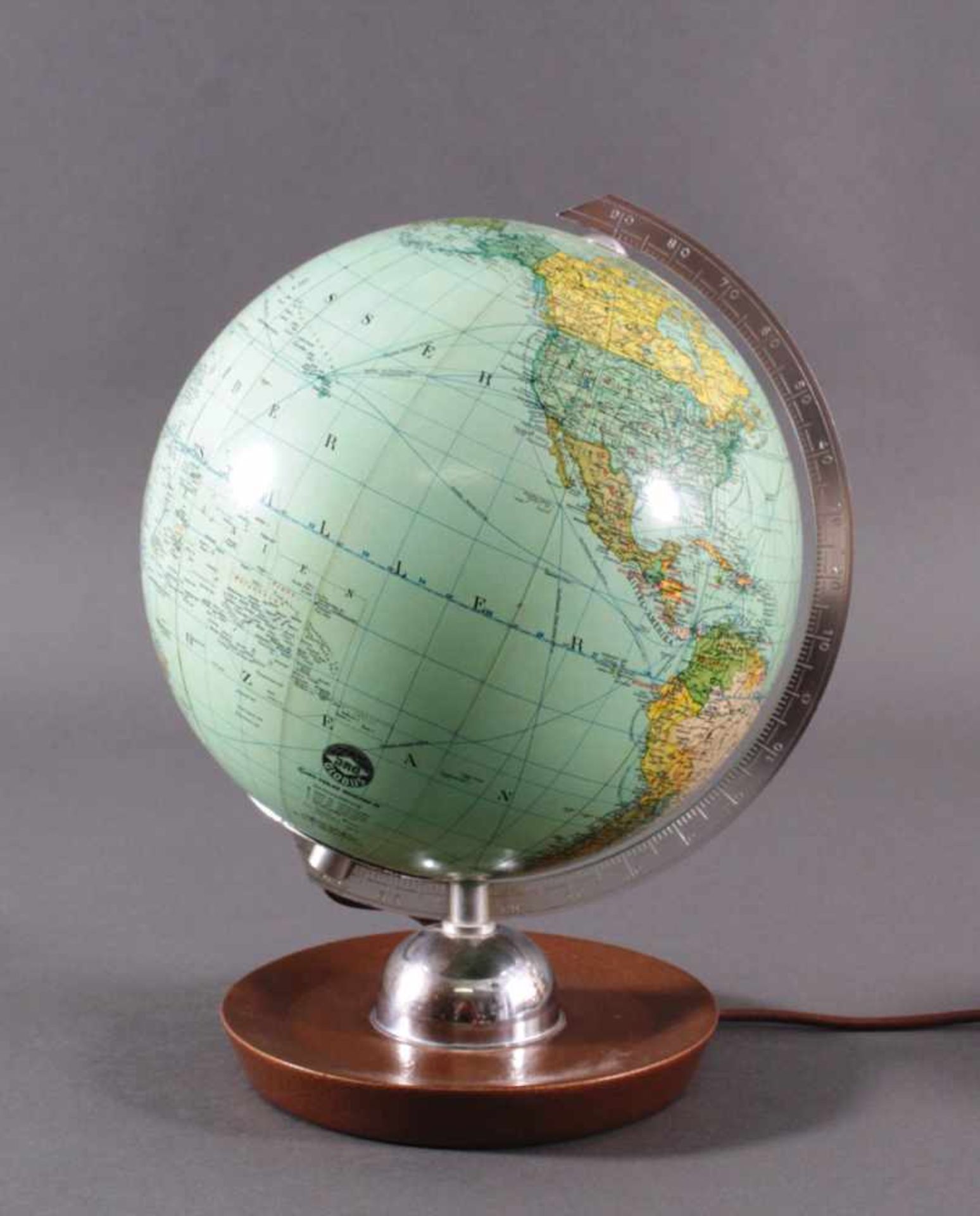 Kleiner Globus aus den 60er / 70er Jahren, Marke IROAluminium, runder Standfuss aus Holz, mit