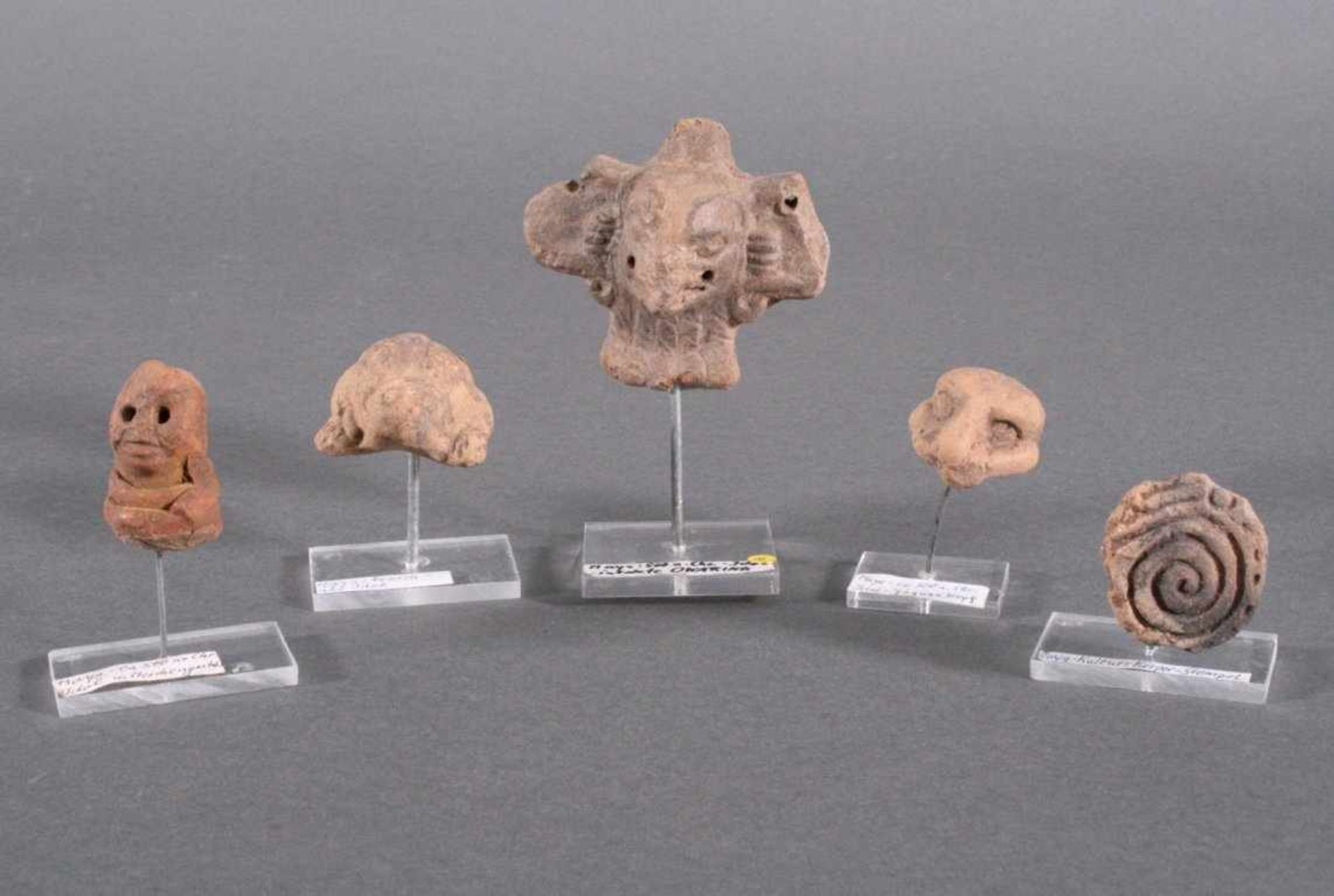 5 Teile der Mayakultur1 Okarina ca. B- 81 mm, 1 Idol in Menschengestalt ca. H- 49mm, 1 Idol als
