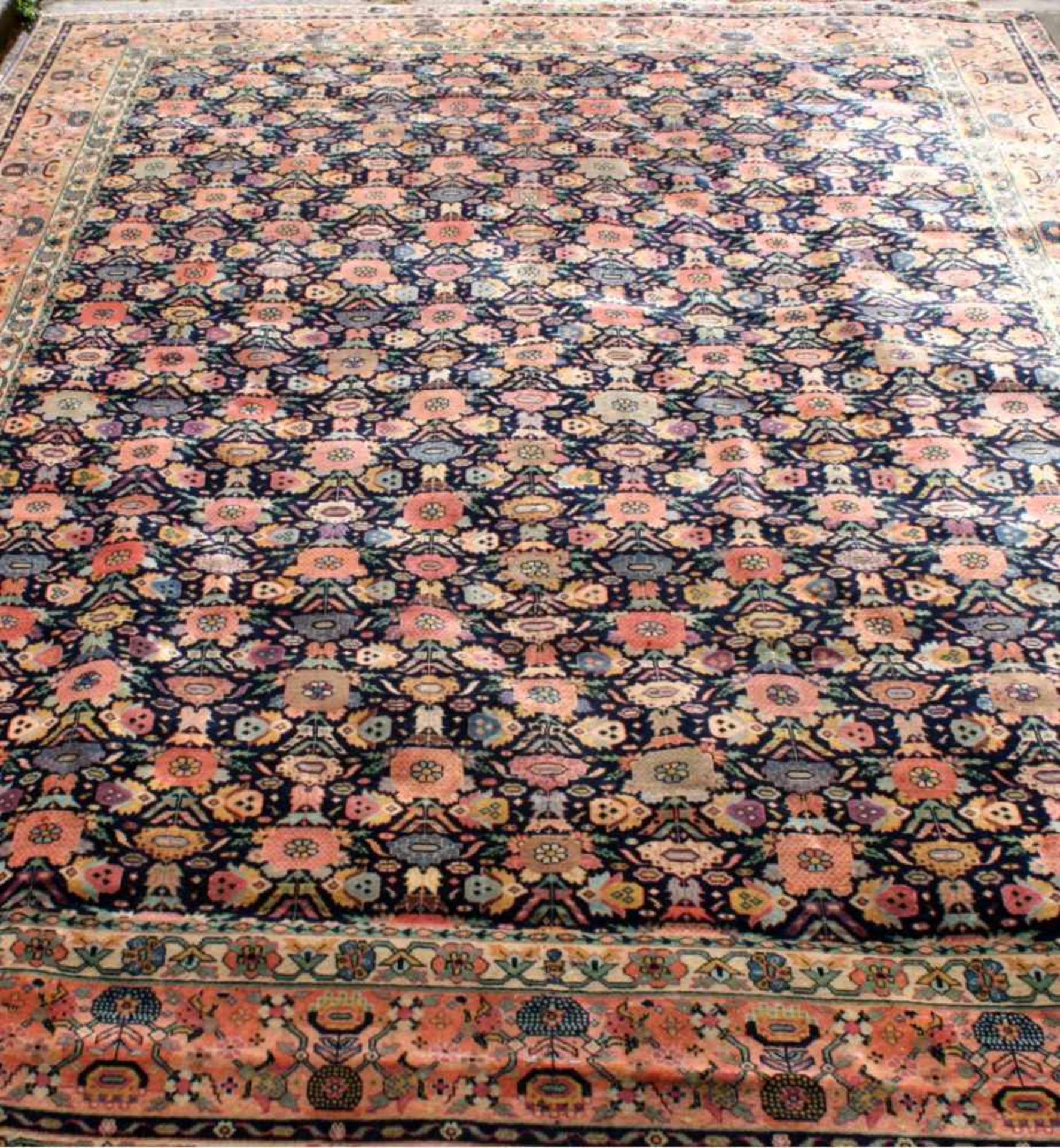 Täbriz, Perserca. 274cm x 360cm, um 1900, altersbedingte Fehlstellen,florales Motiv