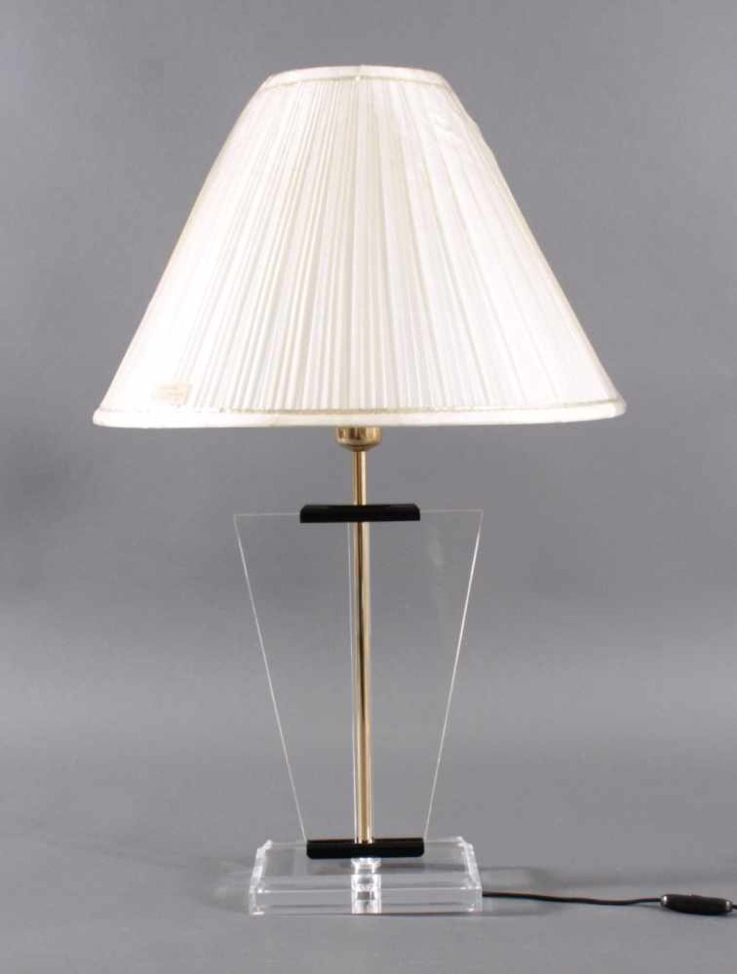 Tischlampe wohl 70er JahreDurchsichtiger Acrylfuß mit durchlaufenden Messingrohr,Schirm zum Schutz