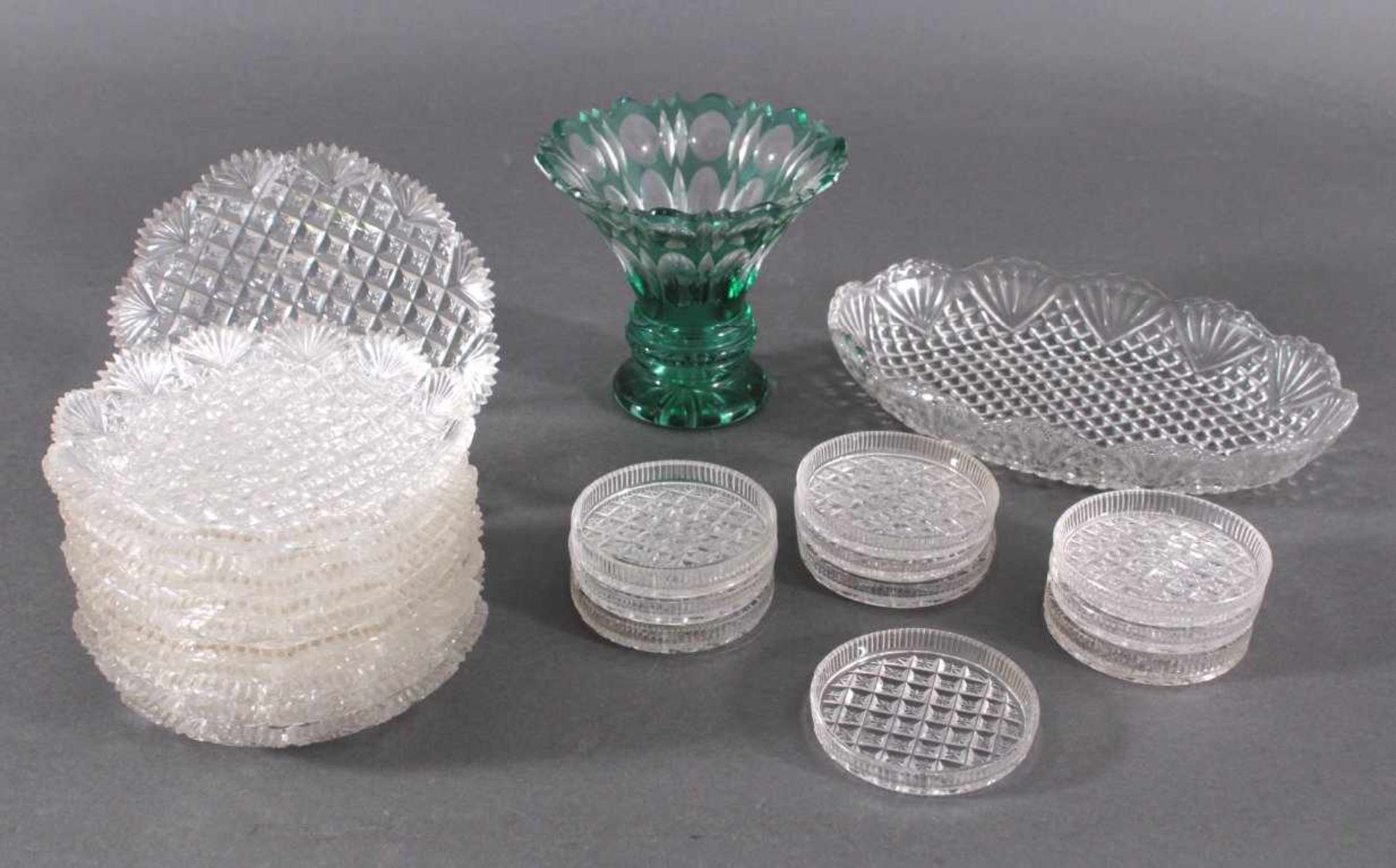 Konvolut Jugendstil Kristallglas1 Vase grün überfangen, geschliffen und geschnitten,Sternschliff