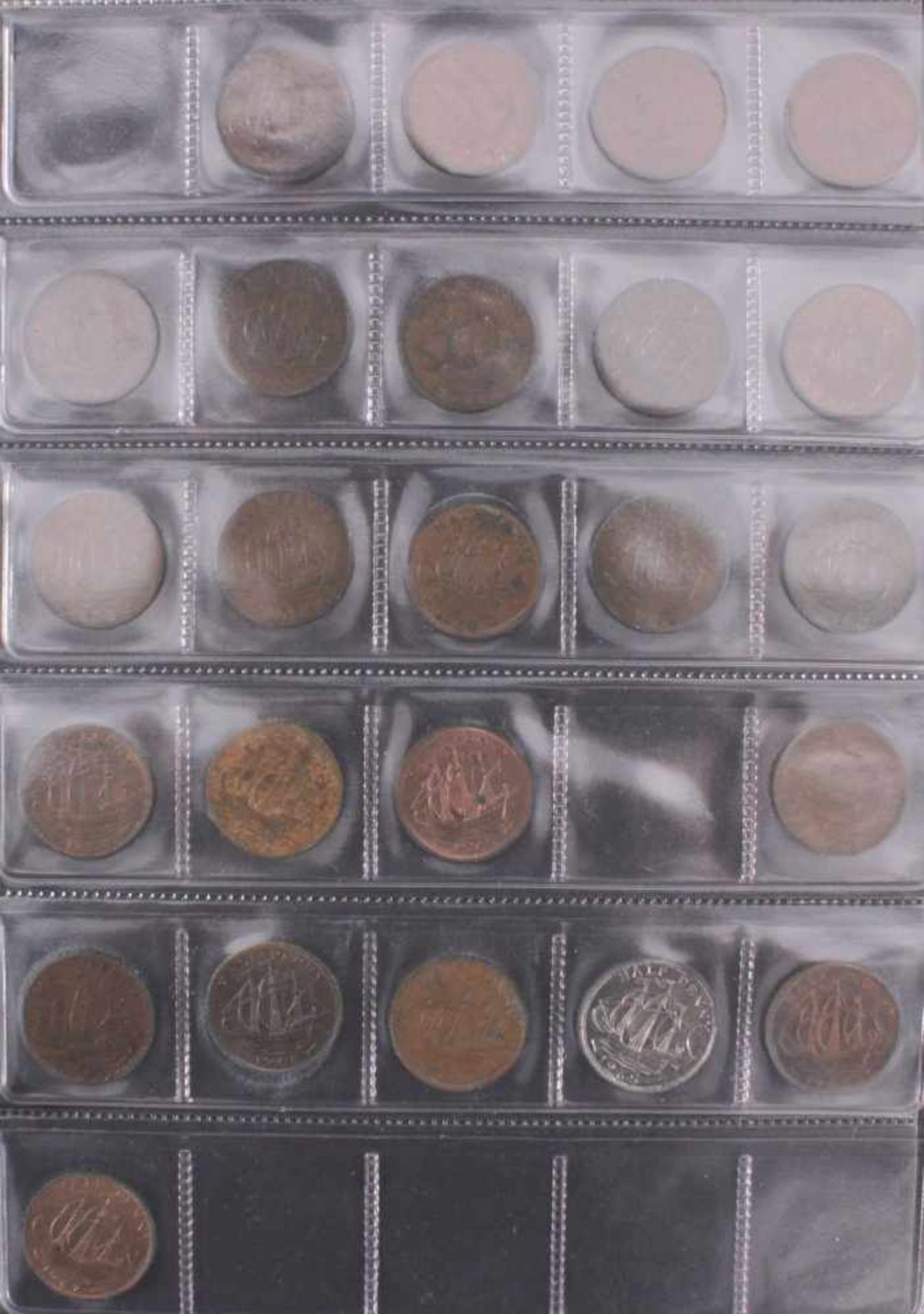 Sammlung Münzen, Großbritannien in 2 AlbenCa. 250 Münzen, u.a. Sammlung Far Thing, Pennys, Half - Bild 5 aus 5