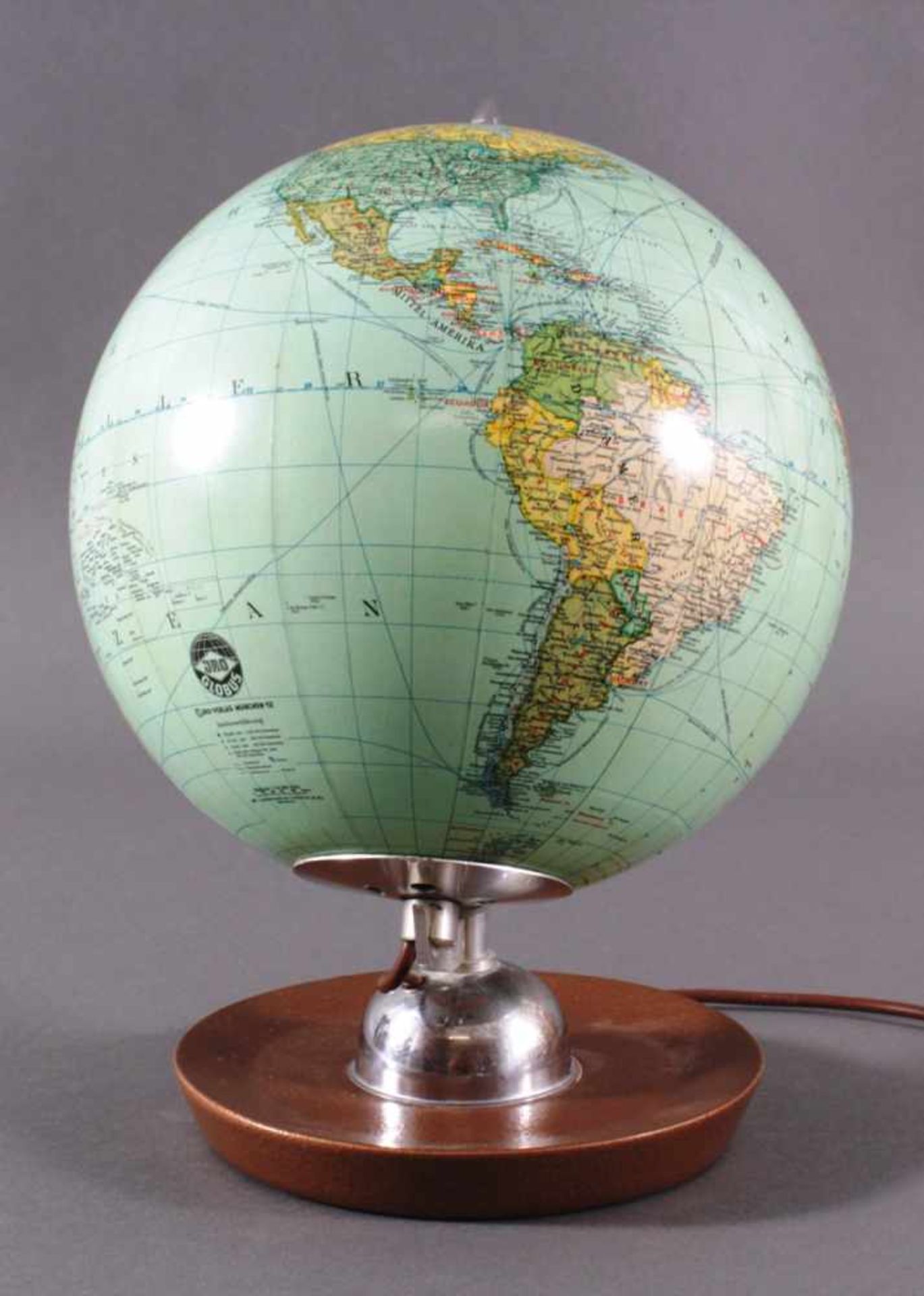 Kleiner Globus aus den 60er / 70er Jahren, Marke IROAluminium, runder Standfuss aus Holz, mit - Bild 2 aus 2