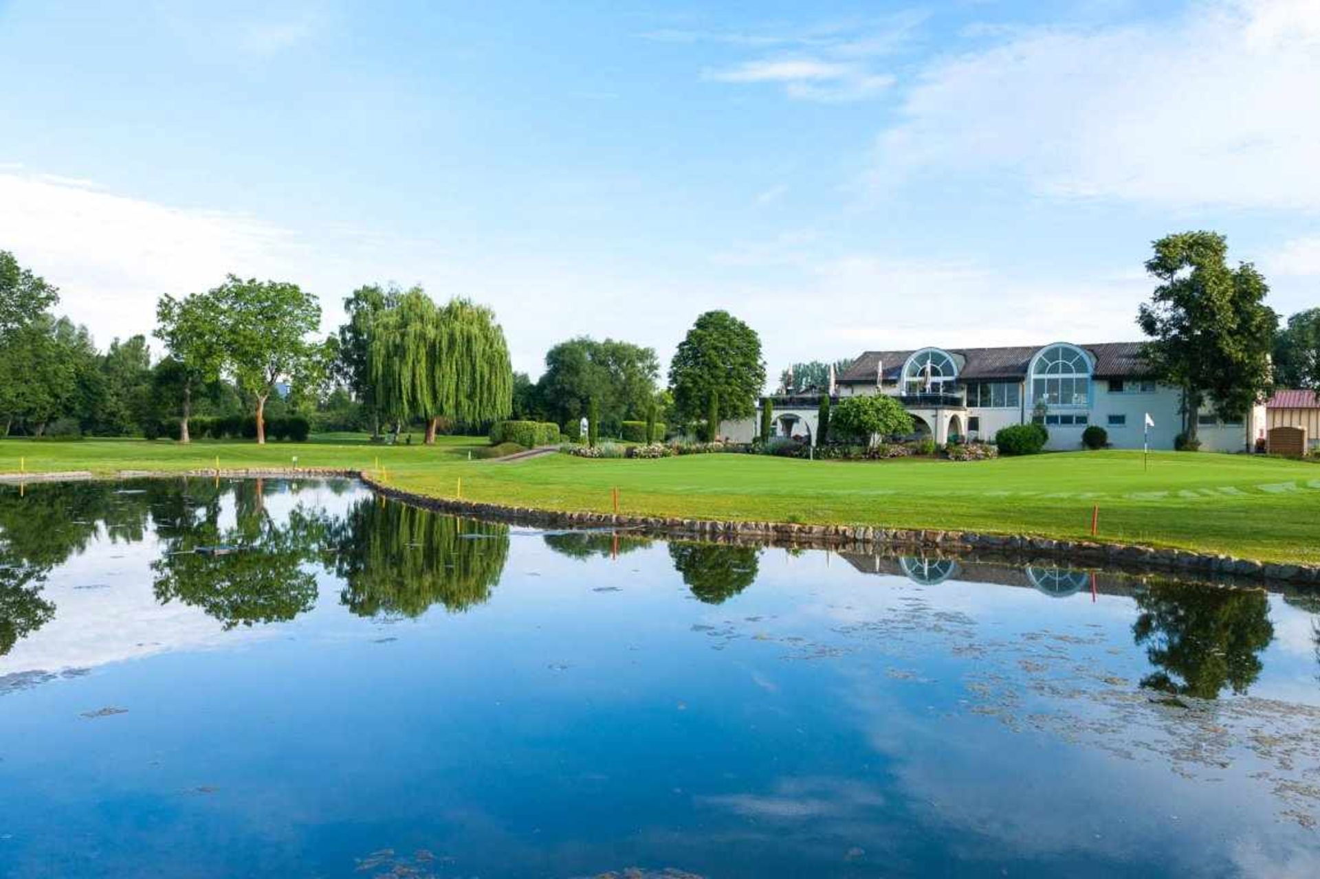 Gutschein über ein 18-Loch Greenfee beim Golfclub Bensheimgültig an Werktagen, Wochenenden und