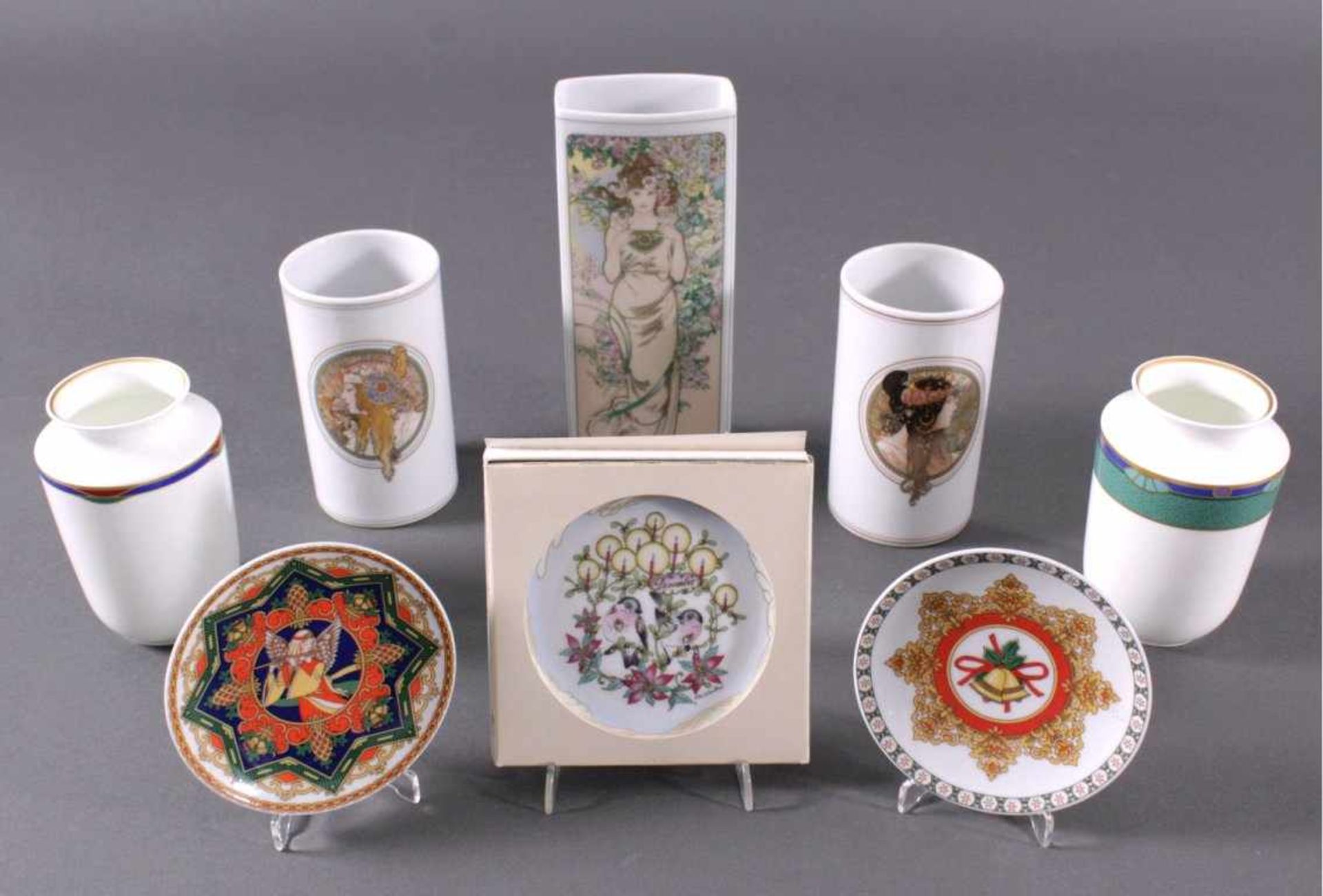 Hutschenreuther Porzellan8 Teile. 5 Vasen, 2 Schalen, 1 Untersetzer des MonatsDezember. Verschiedene - Bild 2 aus 2