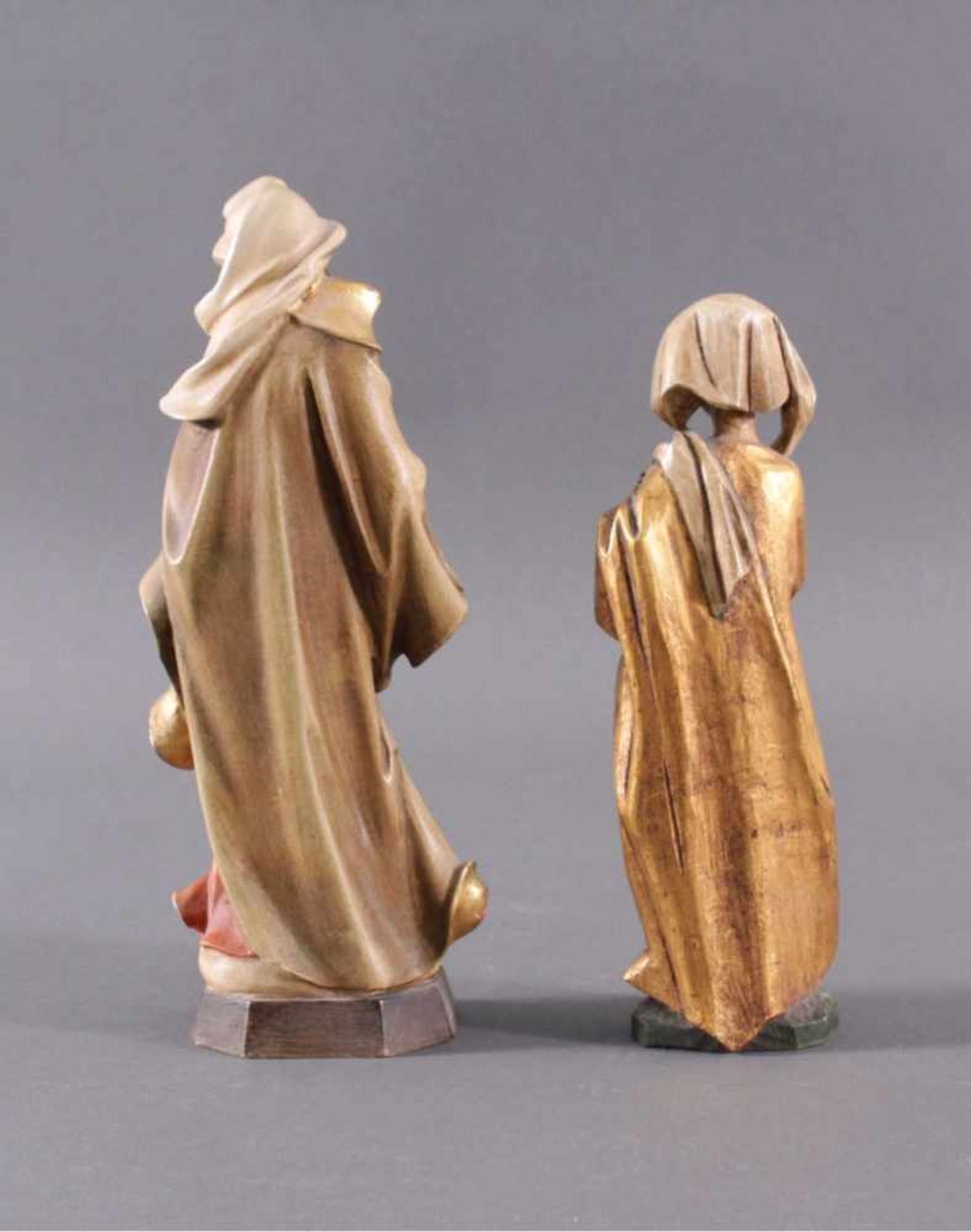 Zwei Heilige HolzfigurenHolz, farbig gefasst, Gold staffiert, auf Sockel.Die Heilige Elisabeth von - Bild 2 aus 2