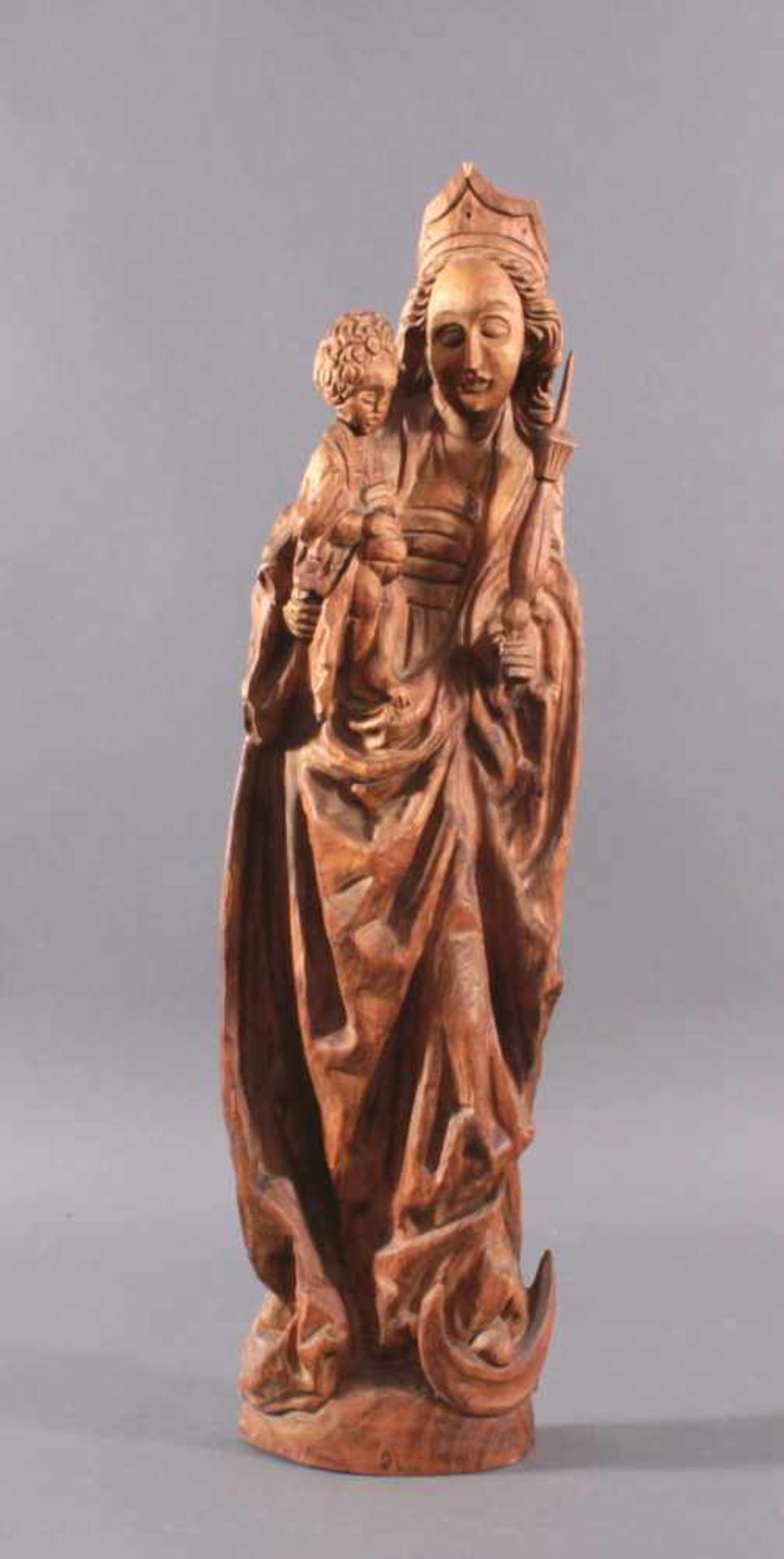 Holzskulptur, Madonna mit Kind und ZepterAus dem Vollholz geschnitzt, Zepter ist lose, ca. H- 77 cm