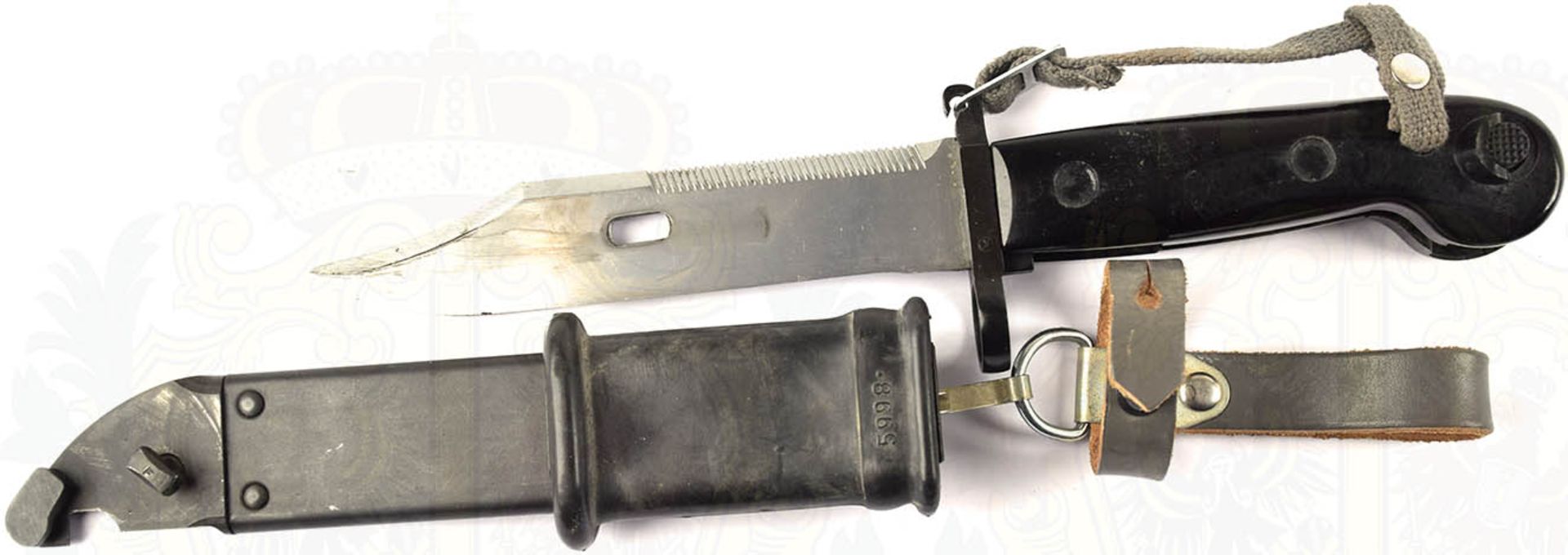 BAJONETT MOD. AK-47/59, Klinge mit Säge u. Drahtschneide-Funktion, Bakelit-Griff, schwarz